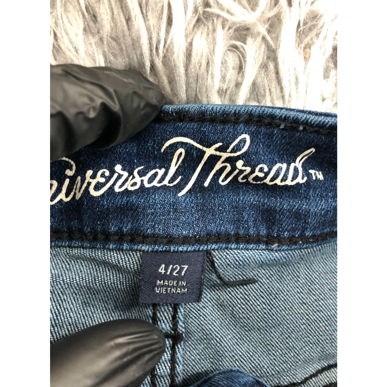 Vintage Universal Thread Hi Rise Midi Shorts Womens Size 4 Medium Wash Blue Denim 5-Pocket Regular Fit Boyfriend Style Womens Shoes? Size 27" / US 4 / IT 40 - 7 Thumbnail