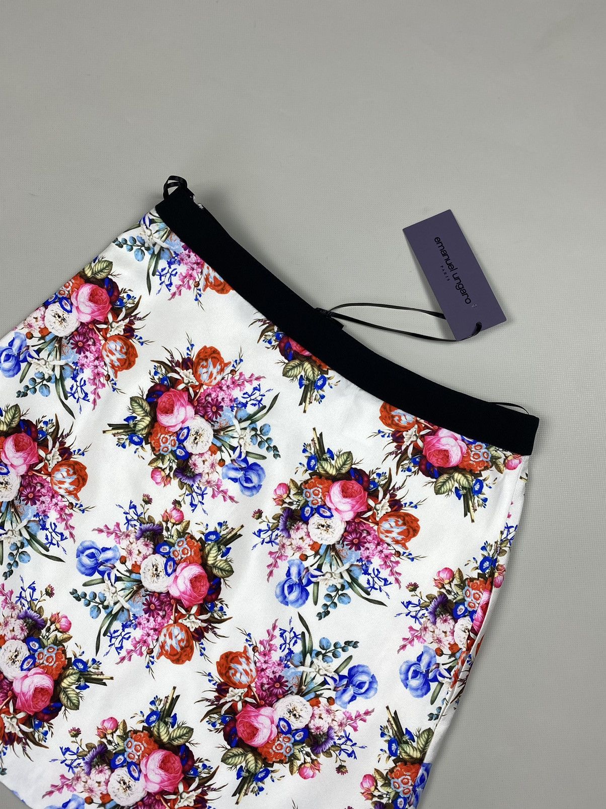 Emanuel Ungaro BNWT! Emanuel Ungaro ladies silk floral patterns skirt Size 27" / US 4 / IT 40 - 18 Thumbnail