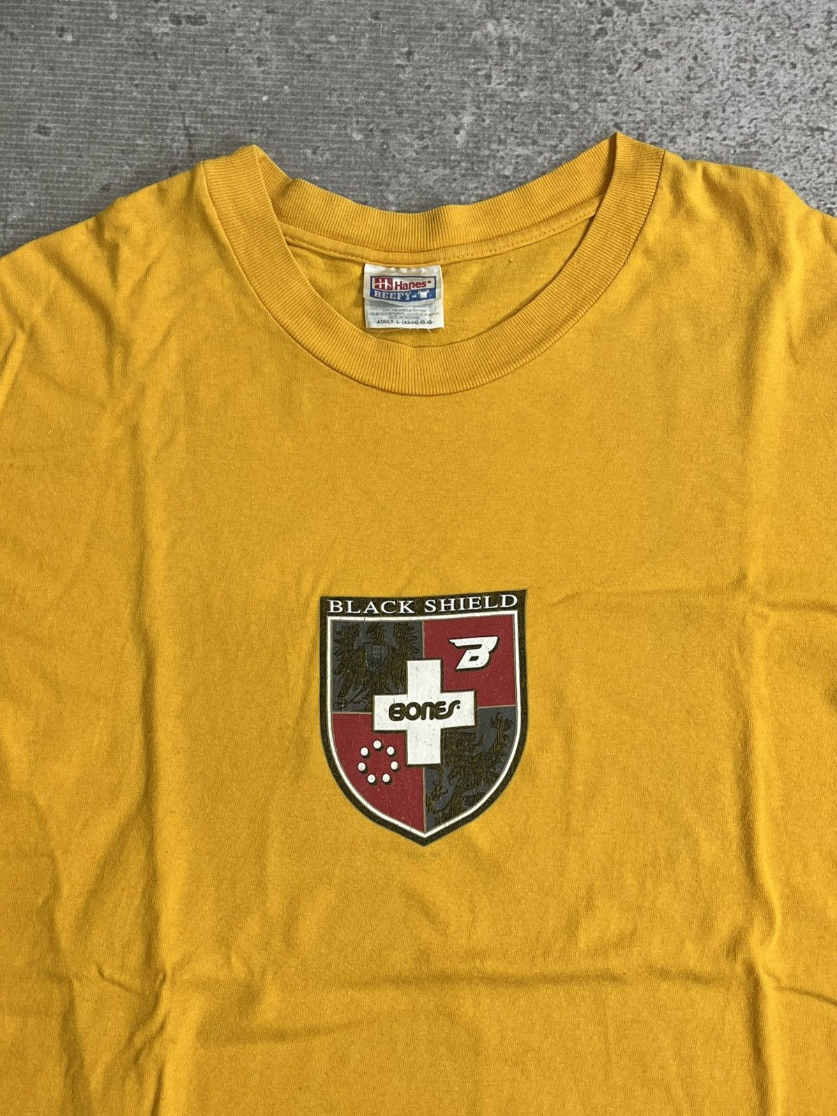 Bones Vintage Bones Black Shield Skateboard T-shirt Size US L / EU 52-54 / 3 - 4 Thumbnail