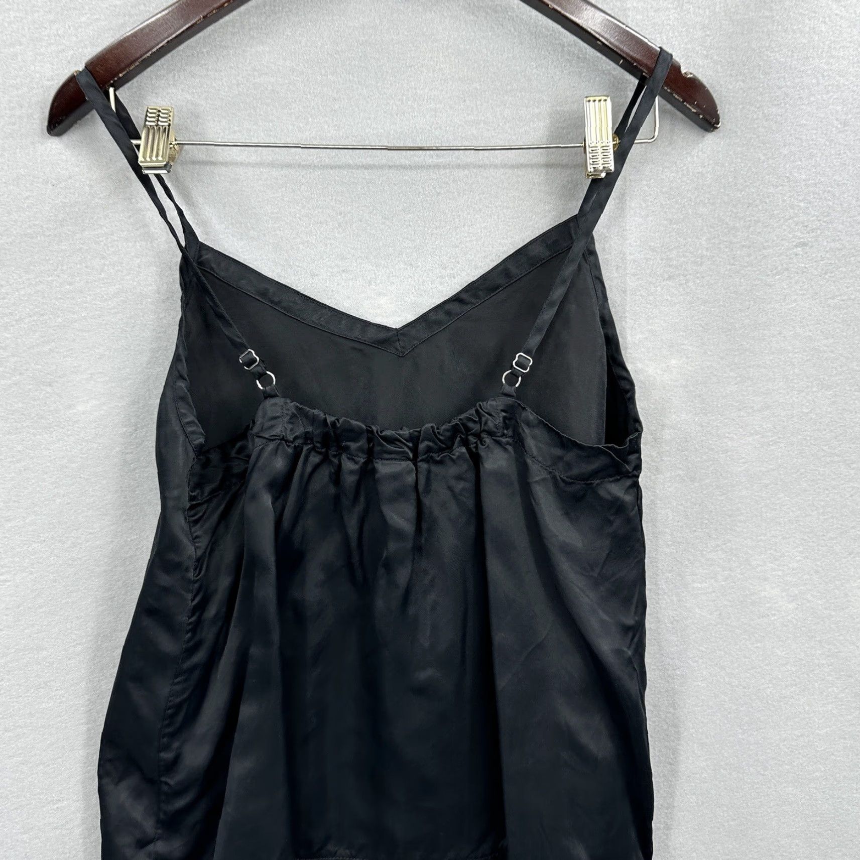 Athleta Athleta Tank Top Cami Womens Small Black Satin V-Neck Calm Cool Quiet Luxury Size S / US 4 / IT 40 - 5 Thumbnail