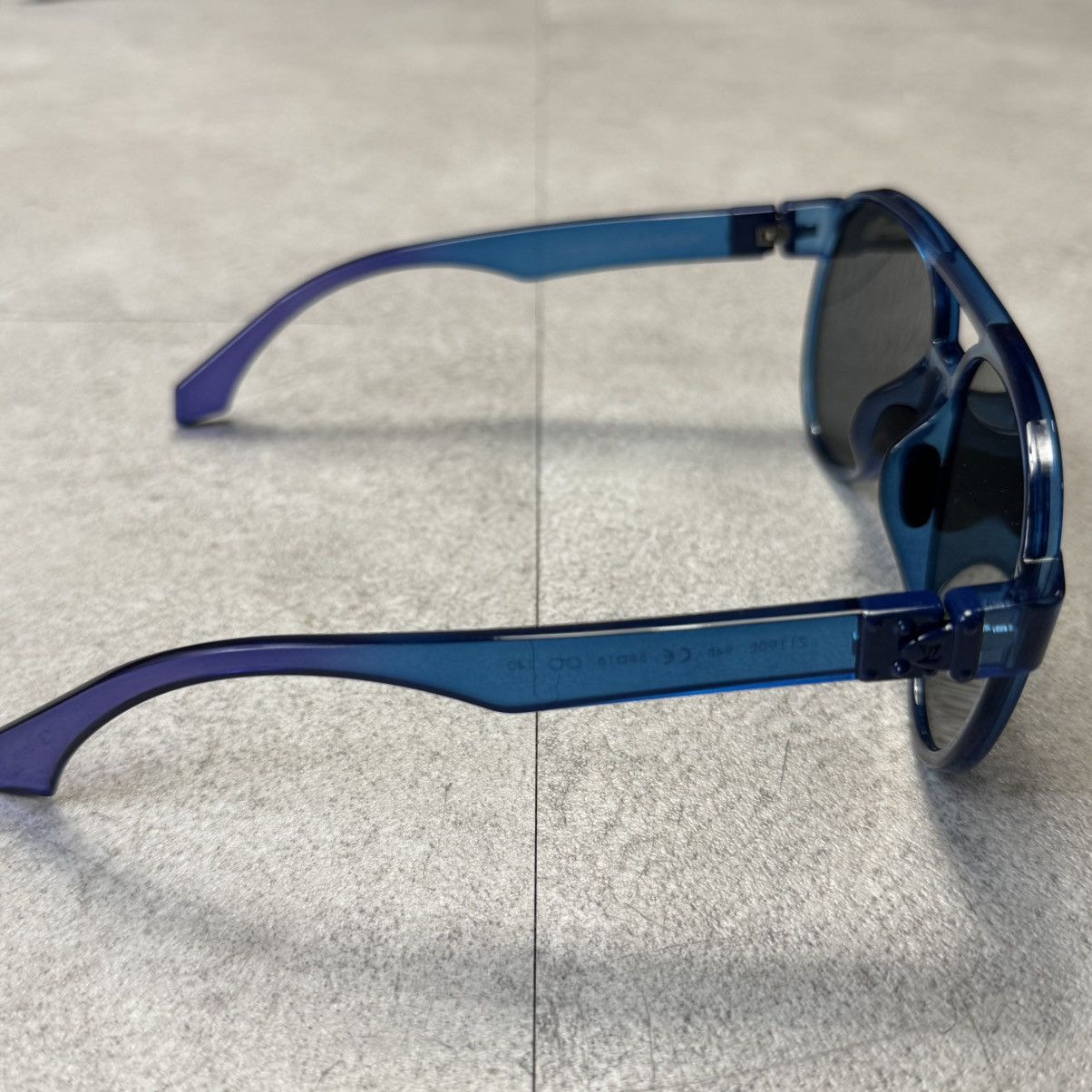 Louis Vuitton Louis Vuitton Z1190E Pilot Rainbow Blue Sunglasses Size ONE SIZE - 4 Thumbnail