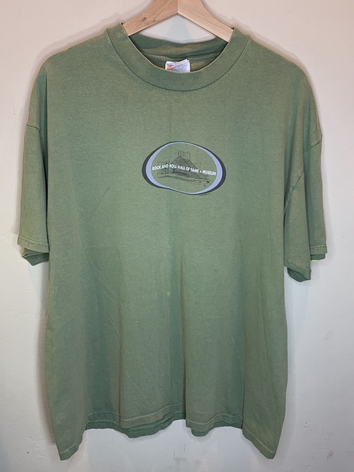 Band Tees RARE* Vintage 90’s Rock & Roll Hall of Fame + Museum T-Shirt Size US XL / EU 56 / 4 - 1 Thumbnail