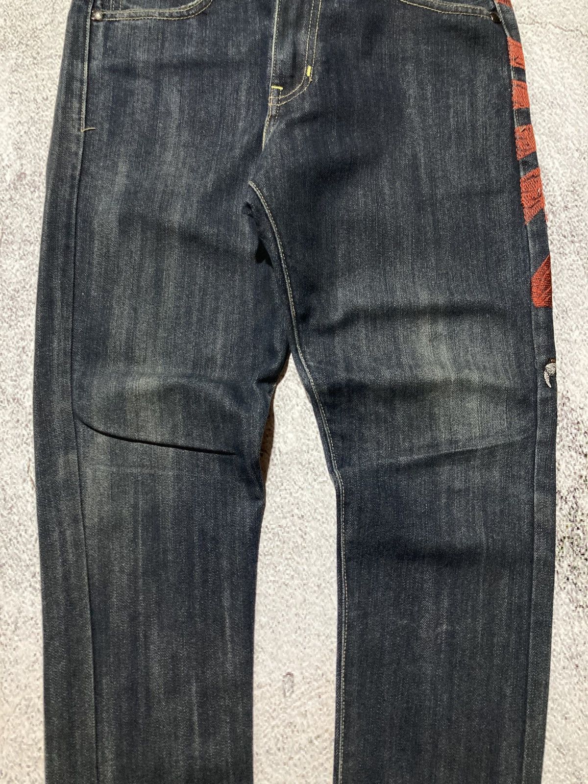 Japanese Brand 2000s Sugoi Tatto Embroidery Dragon Tiger Denim Jeans Size US 29 - 13 Thumbnail