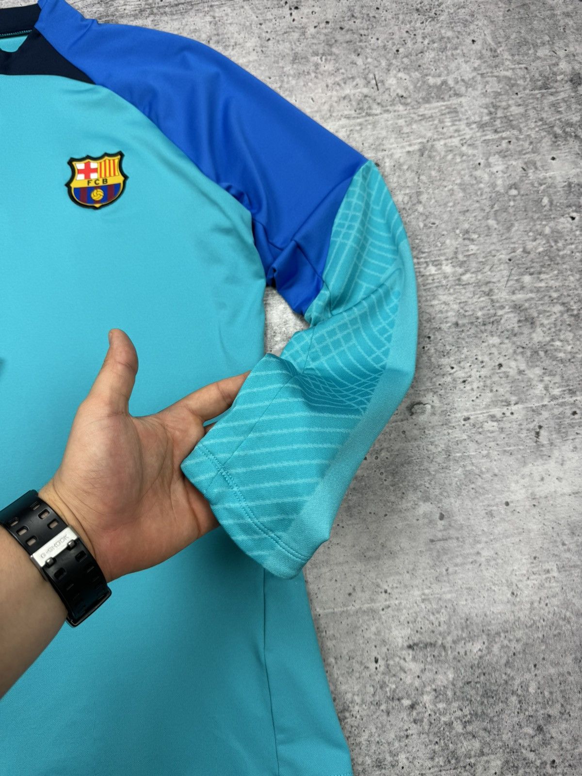 Designer × Nike Vintage Nike F.C. Barcelona Logo Y2K Jersey Zip Sweatshirt Size US L / EU 52-54 / 3 - 6 Thumbnail