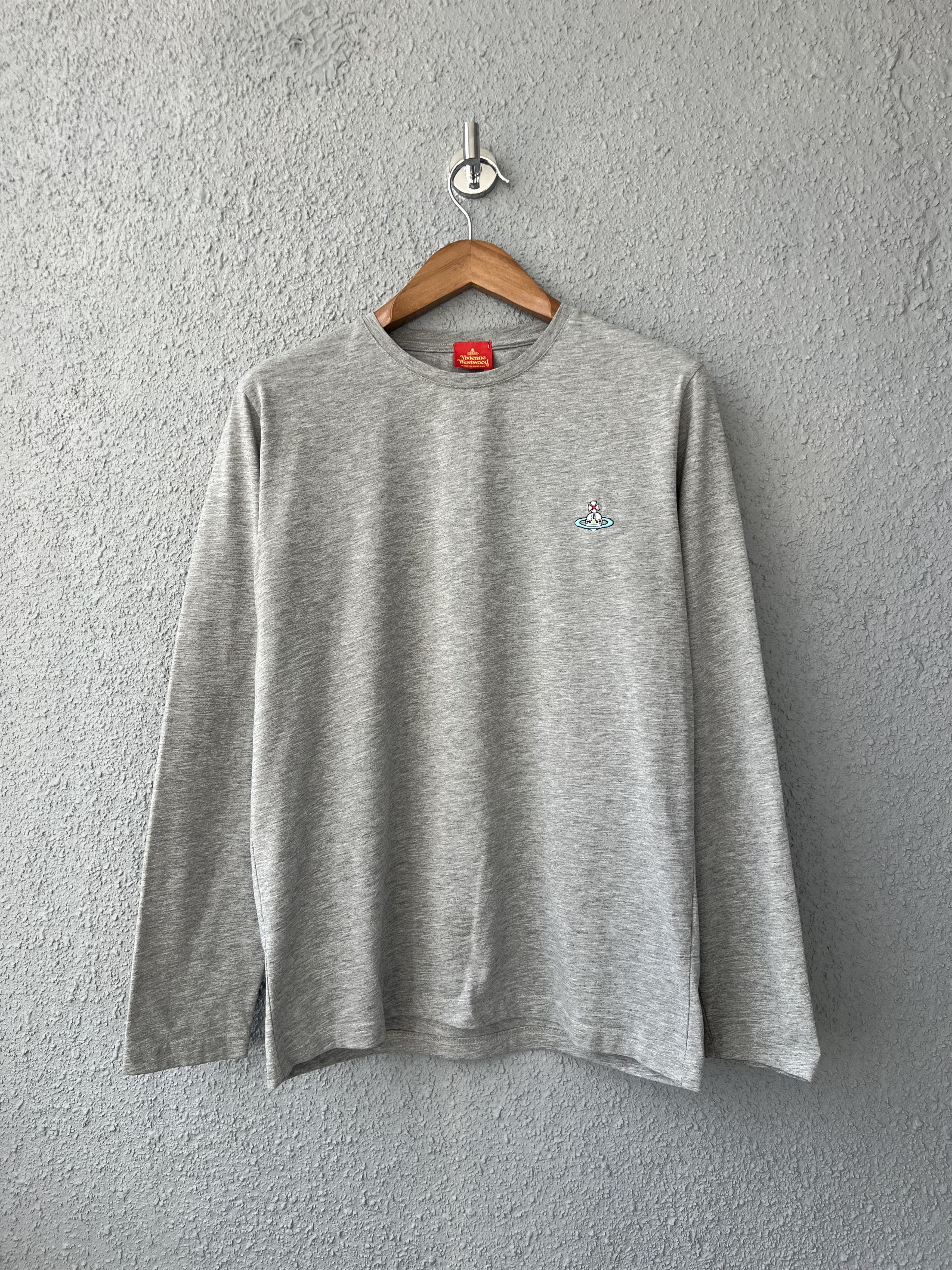 Vivienne Westwood Vivienne Westwood Made in England Longsleeve L Size US L / EU 52-54 / 3 - 1 Thumbnail