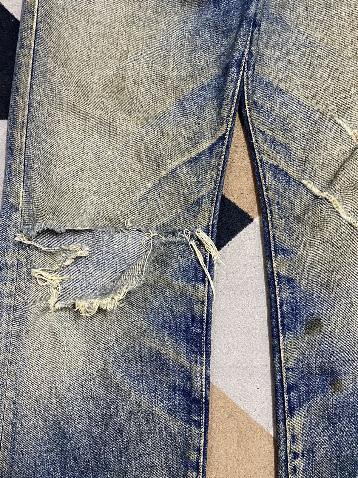 Japanese Brand Vintage Uniqlo Mud Wash Distressed Loose Jeans Size US 32 / EU 48 - 7 Thumbnail