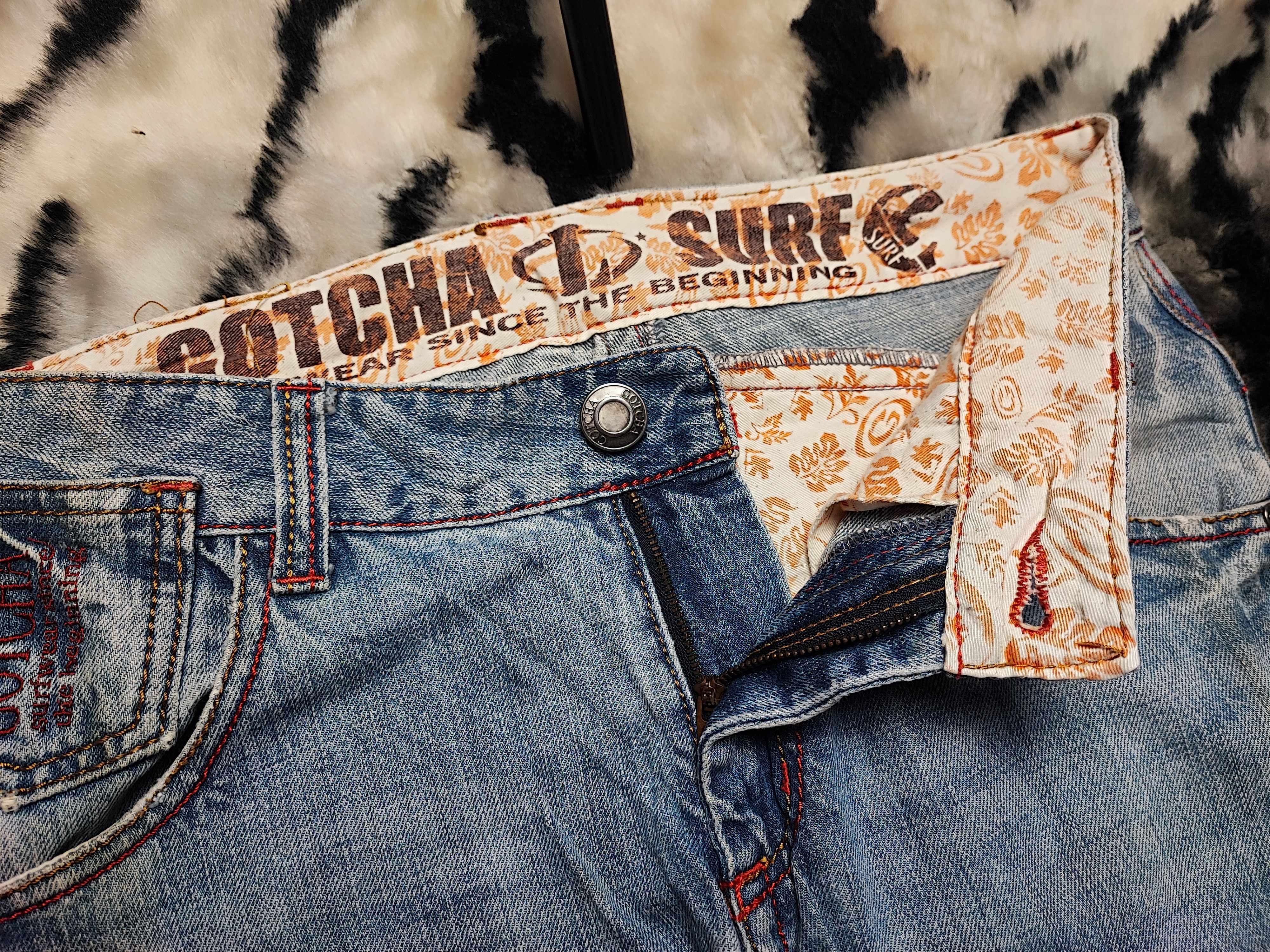 Gotcha Gotcha relaxed fit light wash denim jeans distressed patches Size US 32 / EU 48 - 8 Thumbnail