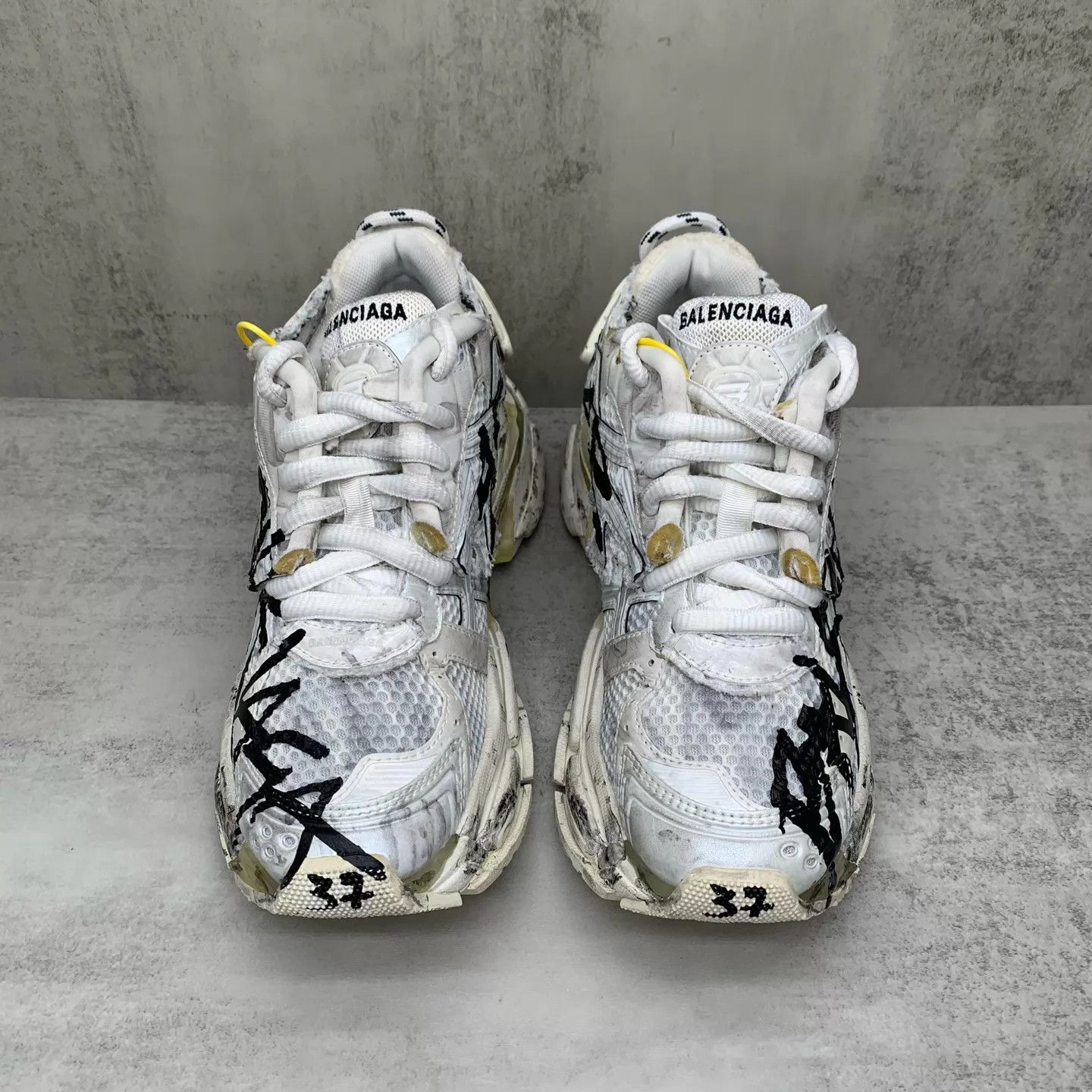 Balenciaga Balenciaga Runner White Graffiti Distressed 37 EU 98 New Size US 6.5 / IT 36.5 - 4 Thumbnail