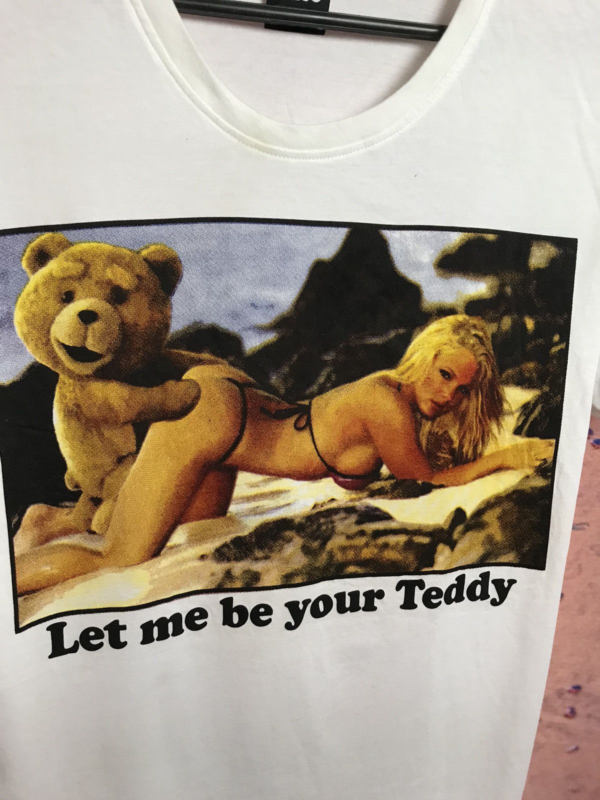 Vintage Vintage Y2K Mao Mao Ted Teddy Bear Holdong Bear movie tee Size US L / EU 52-54 / 3 - 3 Thumbnail