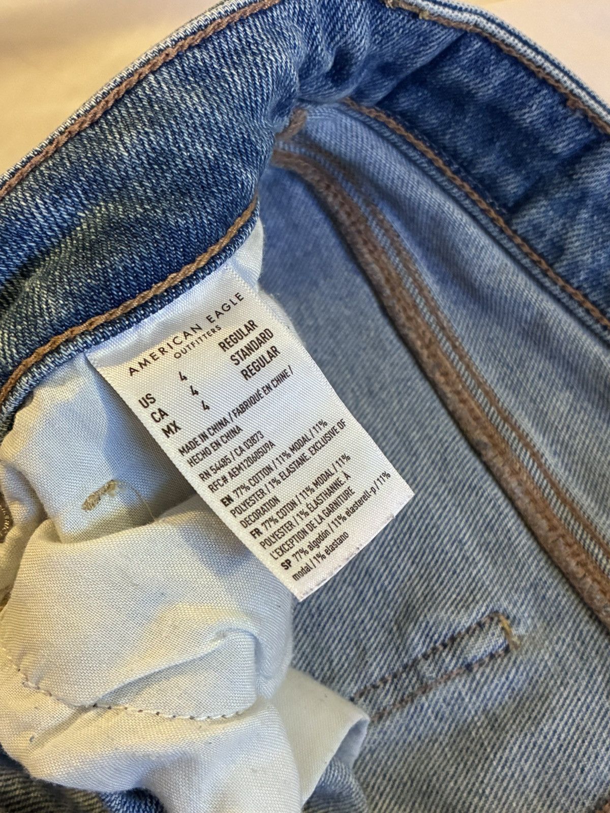 American Eagle Outfitters American Eagle Strigid Distressed Mom Jeans Size 27" / US 4 / IT 40 - 2 Thumbnail