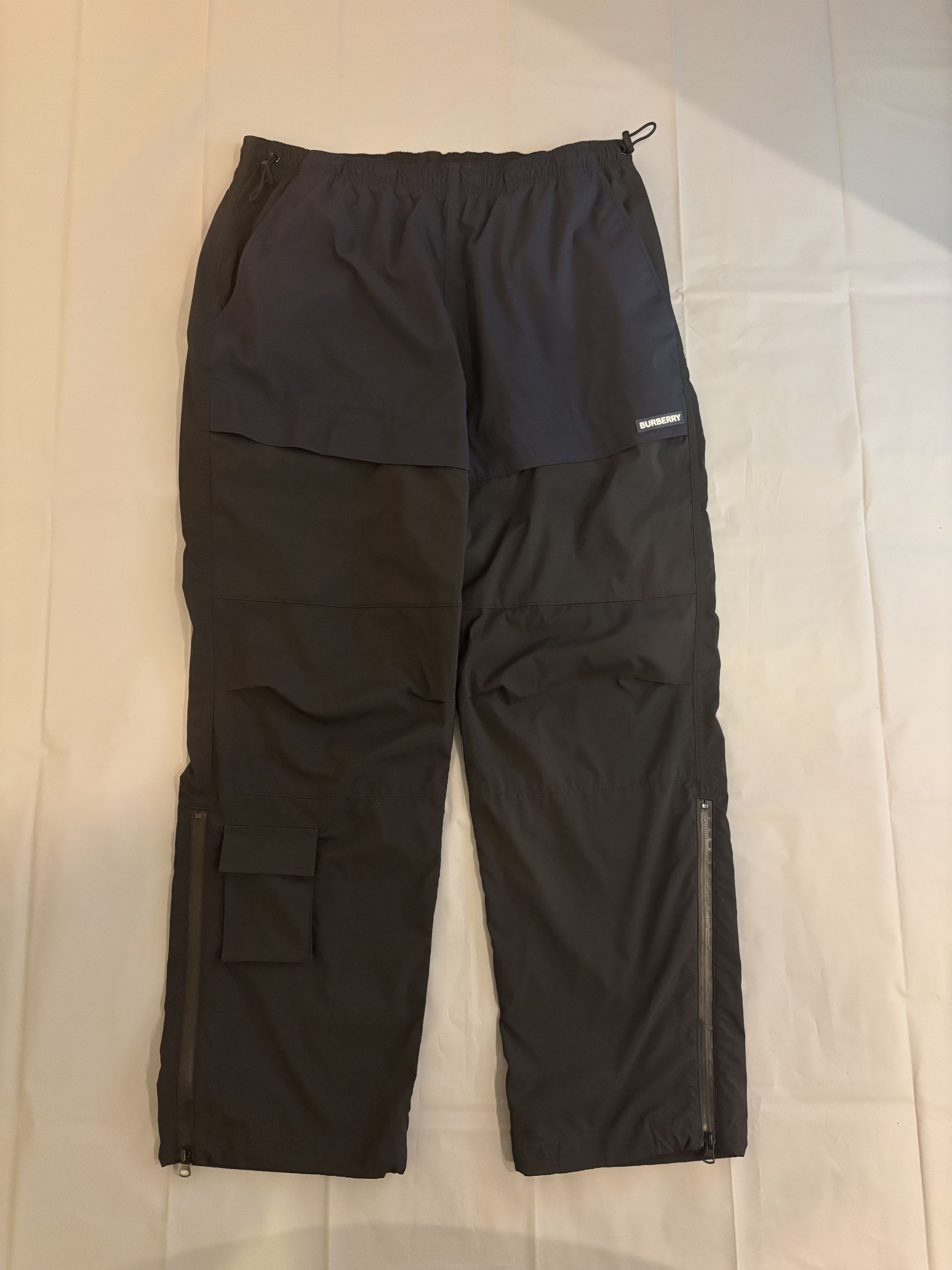 Burberry Pantalon jogging cargo Burberry noir en tbe Size US 32 / EU 48 - 1 Thumbnail