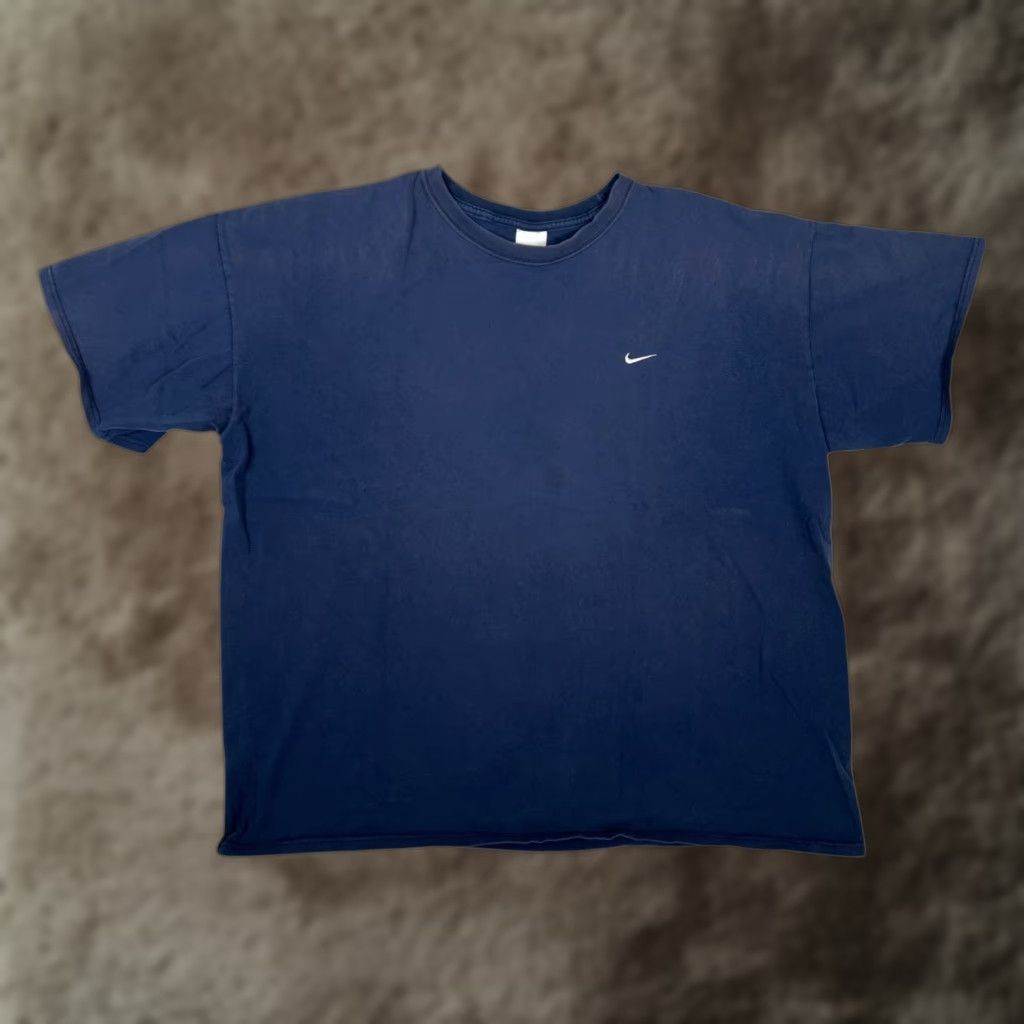 Nike VINTAGE Nike T-Shirt Nike Blue 2XL Embroidered Swoosh 90s Y2K Fadeed Size US XXL / EU 58 / 5 - 1 Thumbnail