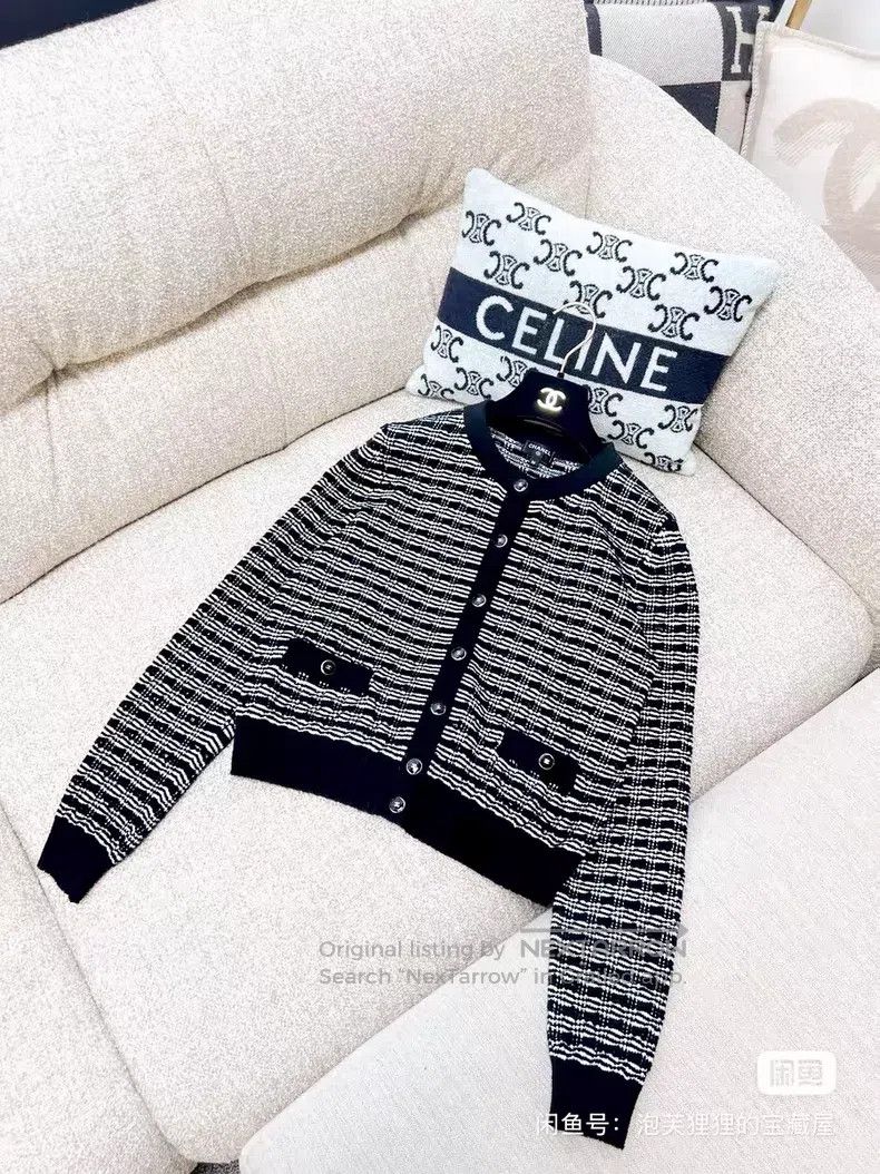 Chanel Chanel Striped round-neck long-sleeved knitted cardigan co Size XS / US 0-2 / IT 36-38 - 2 Thumbnail