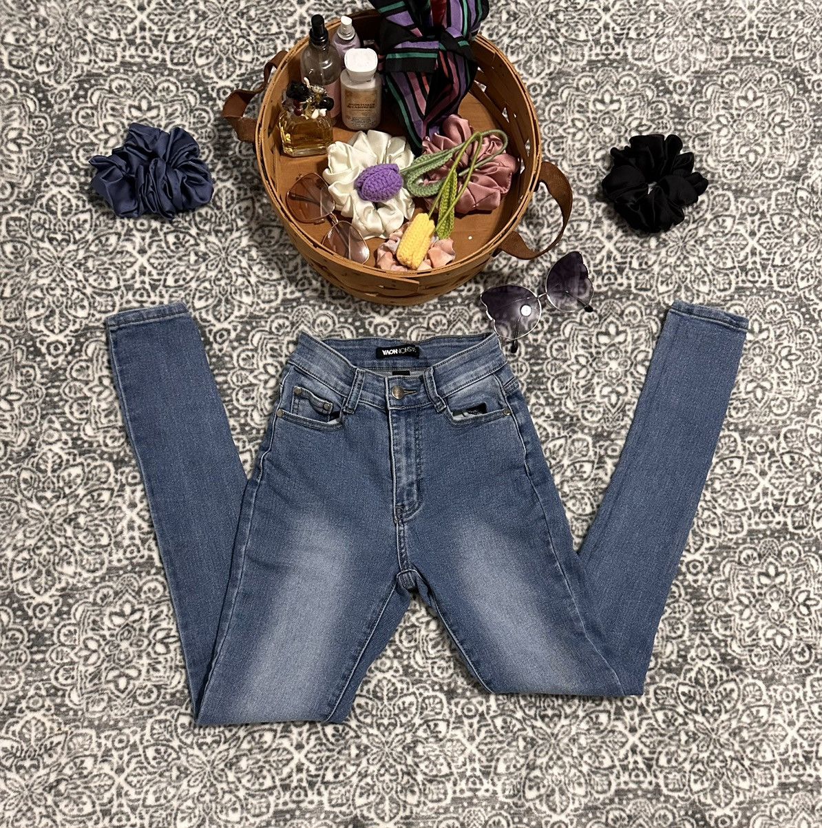 Fashion Nova Fashion Nova Jeans Medium Wash Size 1/2 Size 26" / US 2 / IT 38 - 2 Thumbnail