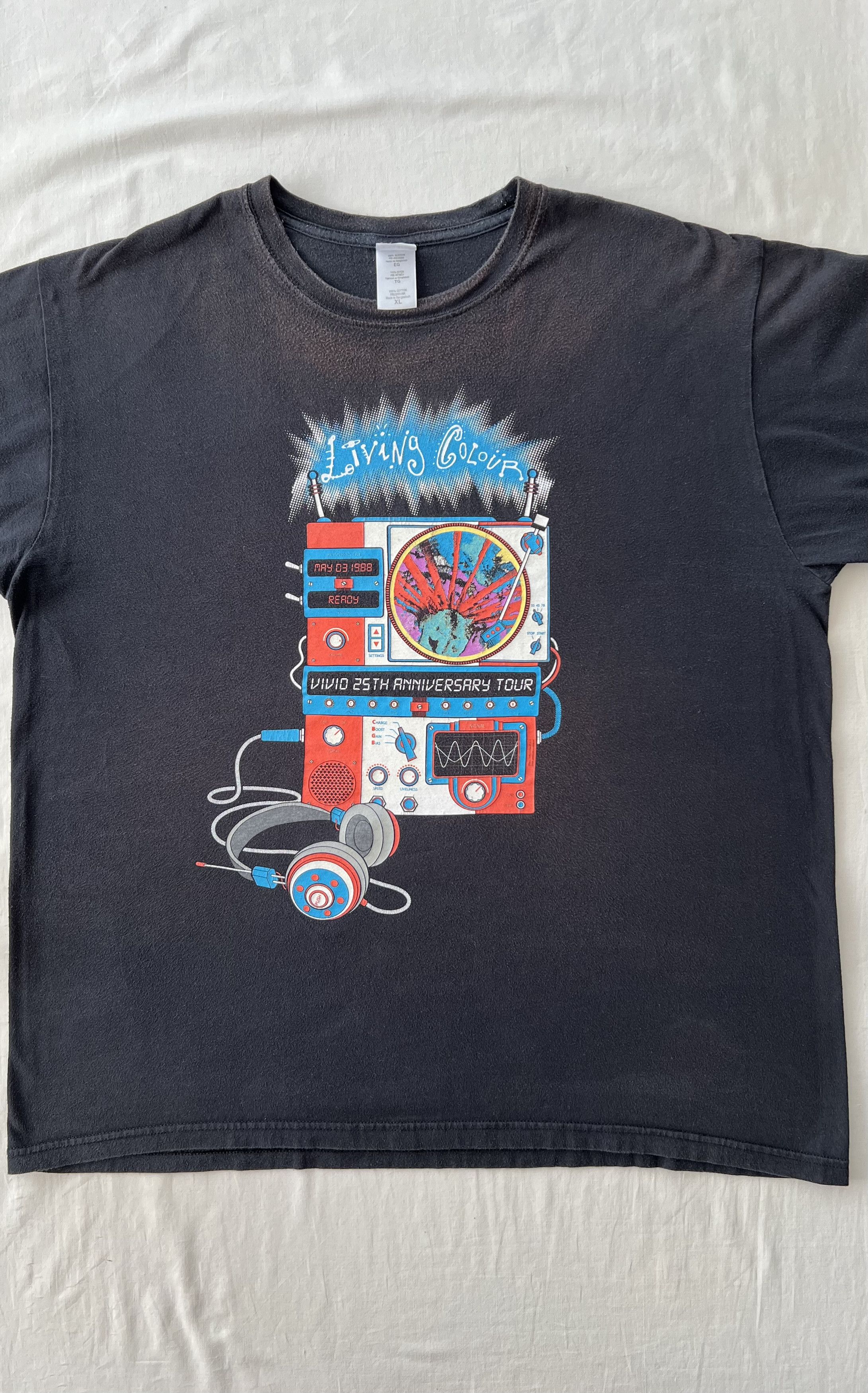 Band Tees Vintage 2013 Living Colour Vivid 25th Anniversary Tour Tee Size US XL / EU 56 / 4 - 4 Thumbnail