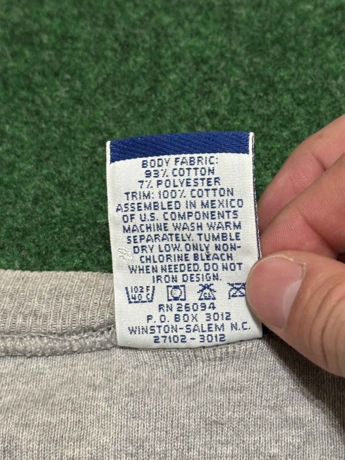 Champion Champion Spellout 90s Y2K XL Boxy 26x27 Fleece Sweatshirt Size US XL / EU 56 / 4 - 4 Thumbnail