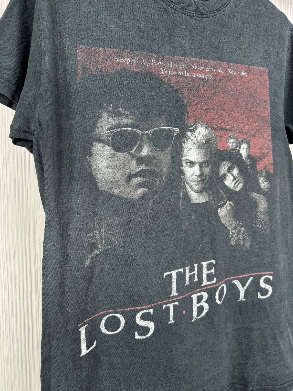 Vintage Vintage The Lost Boys Movie Horror Vampire T-Shirt Faded Size US XS / EU 42 / 0 - 2 Thumbnail