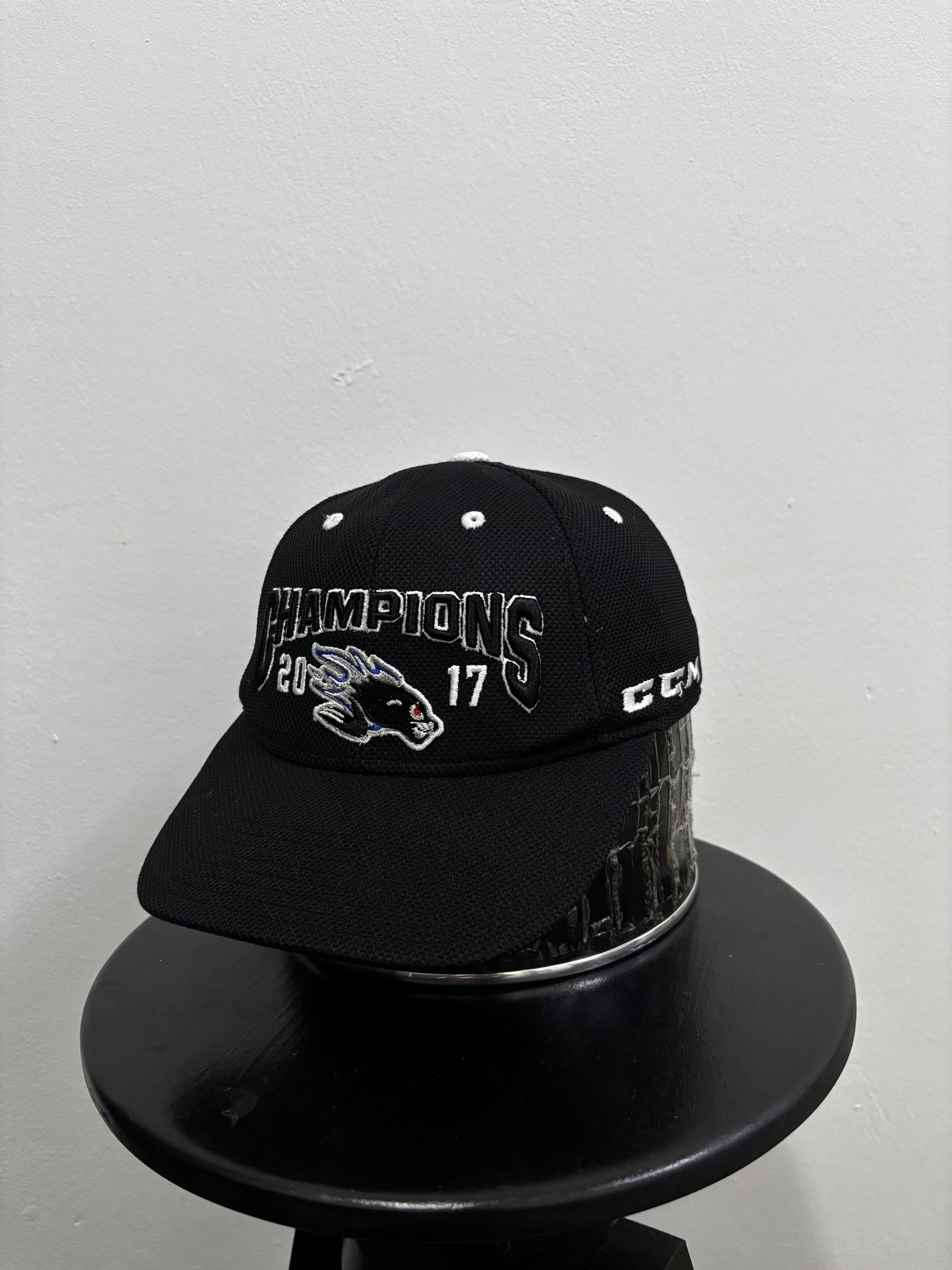 Ccm Vintage CCM SAINT JOHNS SEA DOGS QMJHL Size ONE SIZE - 1 Thumbnail