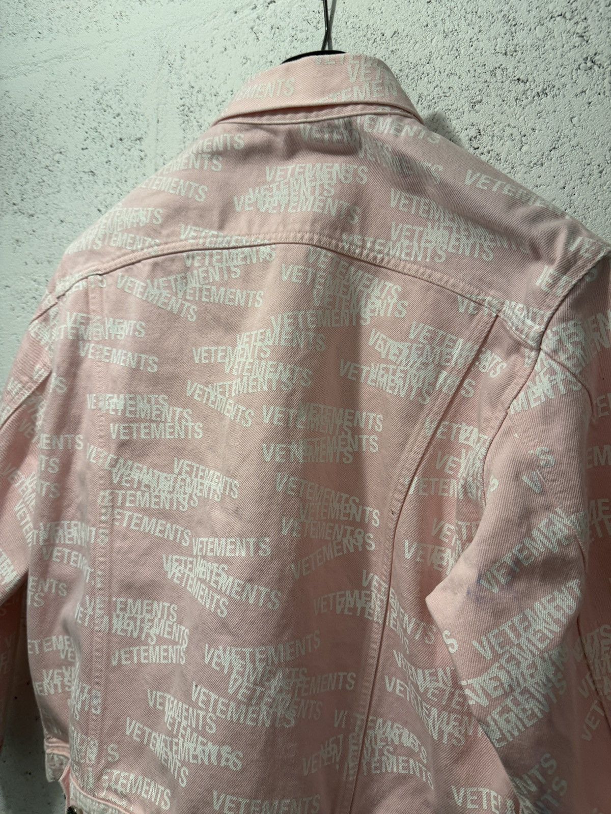 Vetements *RARE* VETEMENTS GVASALIA STAMP AOP DENIM JACKET Size US M / EU 48-50 / 2 - 11 Thumbnail