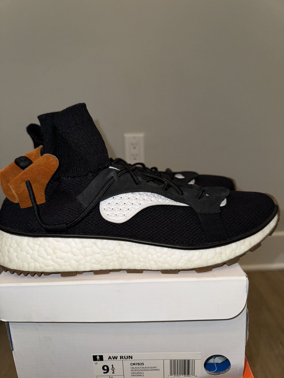 Adidas × Alexander Wang Adidas Alexander Wang x AW Run Black Size 9.5 Boost CM7825 Size US 9.5 / EU 42-43 - 7 Thumbnail