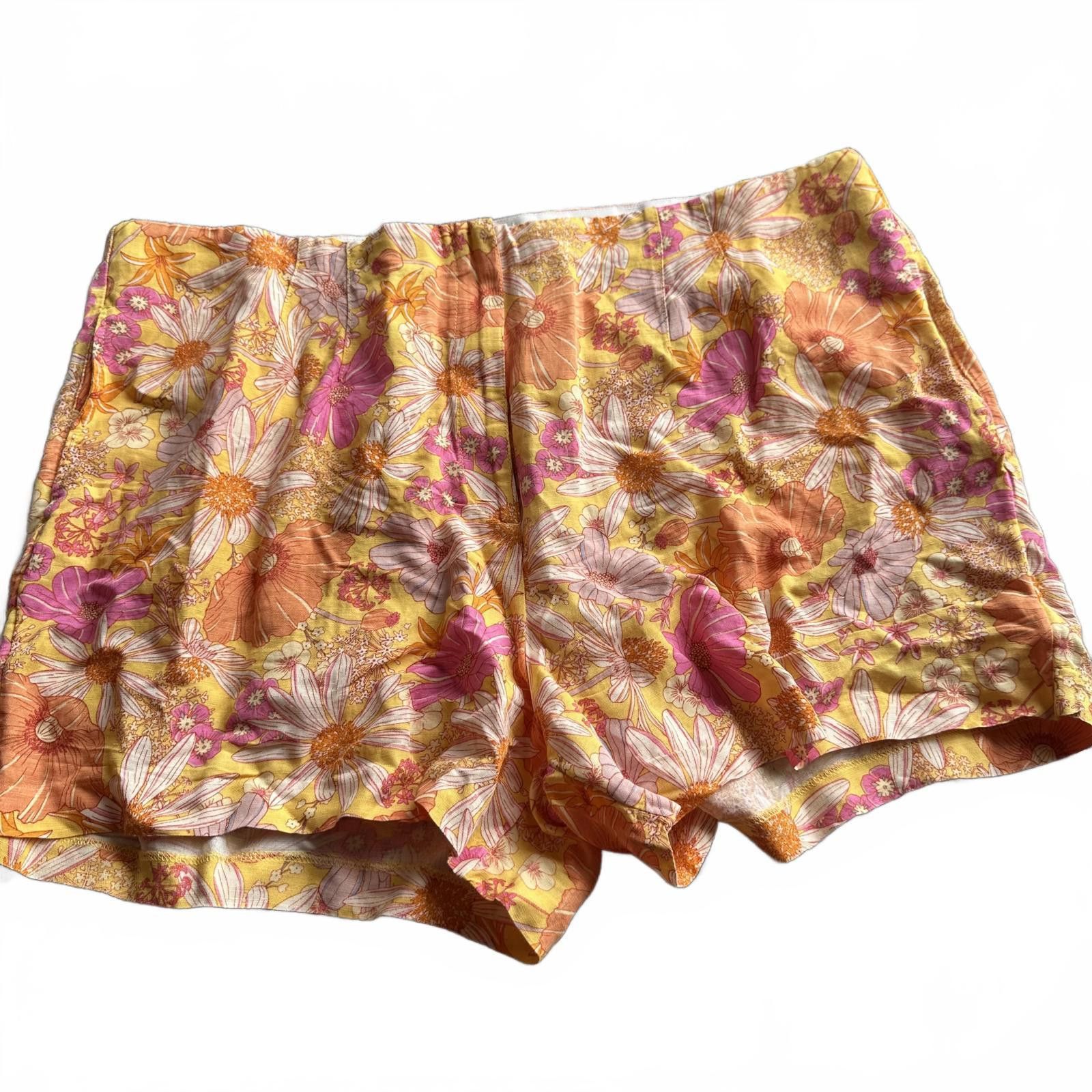 H&M Floral Print Linen Blend Shorts - Perfect for Summer Size 42" / US 20 - 1 Thumbnail