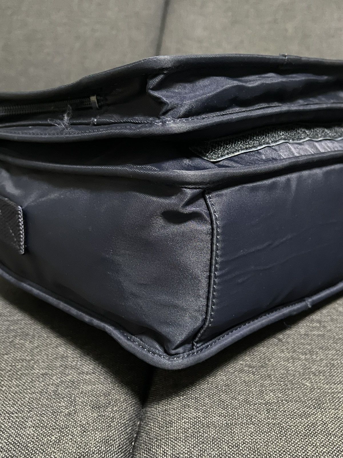Helmut Lang Vintage Helmut Lang Sling Bag Size ONE SIZE - 9 Thumbnail