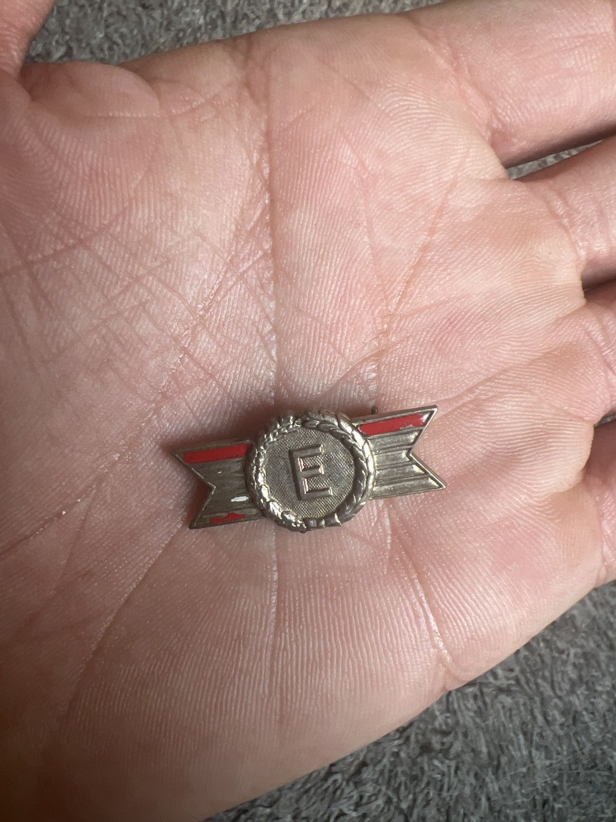 Vintage World War II E Army-Navy Production Award Pin Size ONE SIZE - 1 Thumbnail
