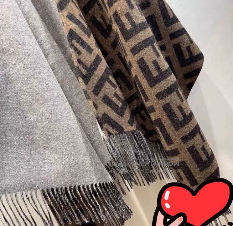 Fendi Fendi size 140*145 cm Double-Sided Cashmere Logo Cloak/Shaw Size ONE SIZE - 5 Thumbnail