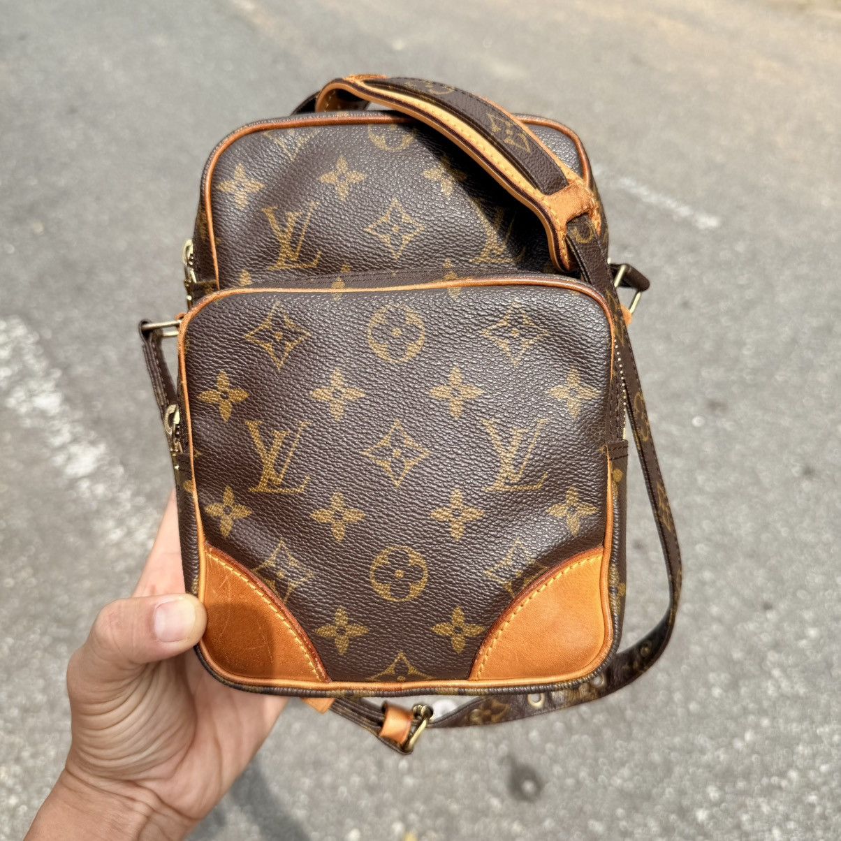 Louis Vuitton Louis Vuitton Amazon Monogram Slingbag Size ONE SIZE - 3 Thumbnail