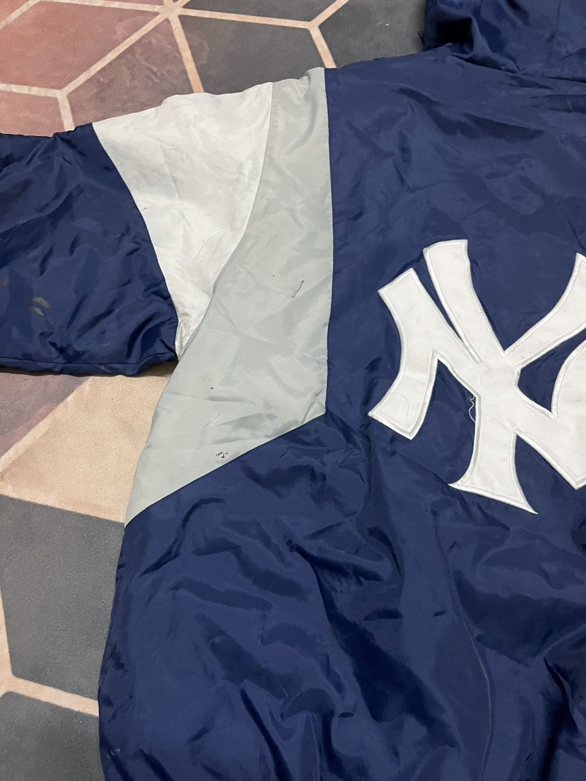 MLB 🔥TRUE VINTAGE 90s NY YANKEES BIG LOGO PULL OVER JACKETS Size US L / EU 52-54 / 3 - 6 Thumbnail