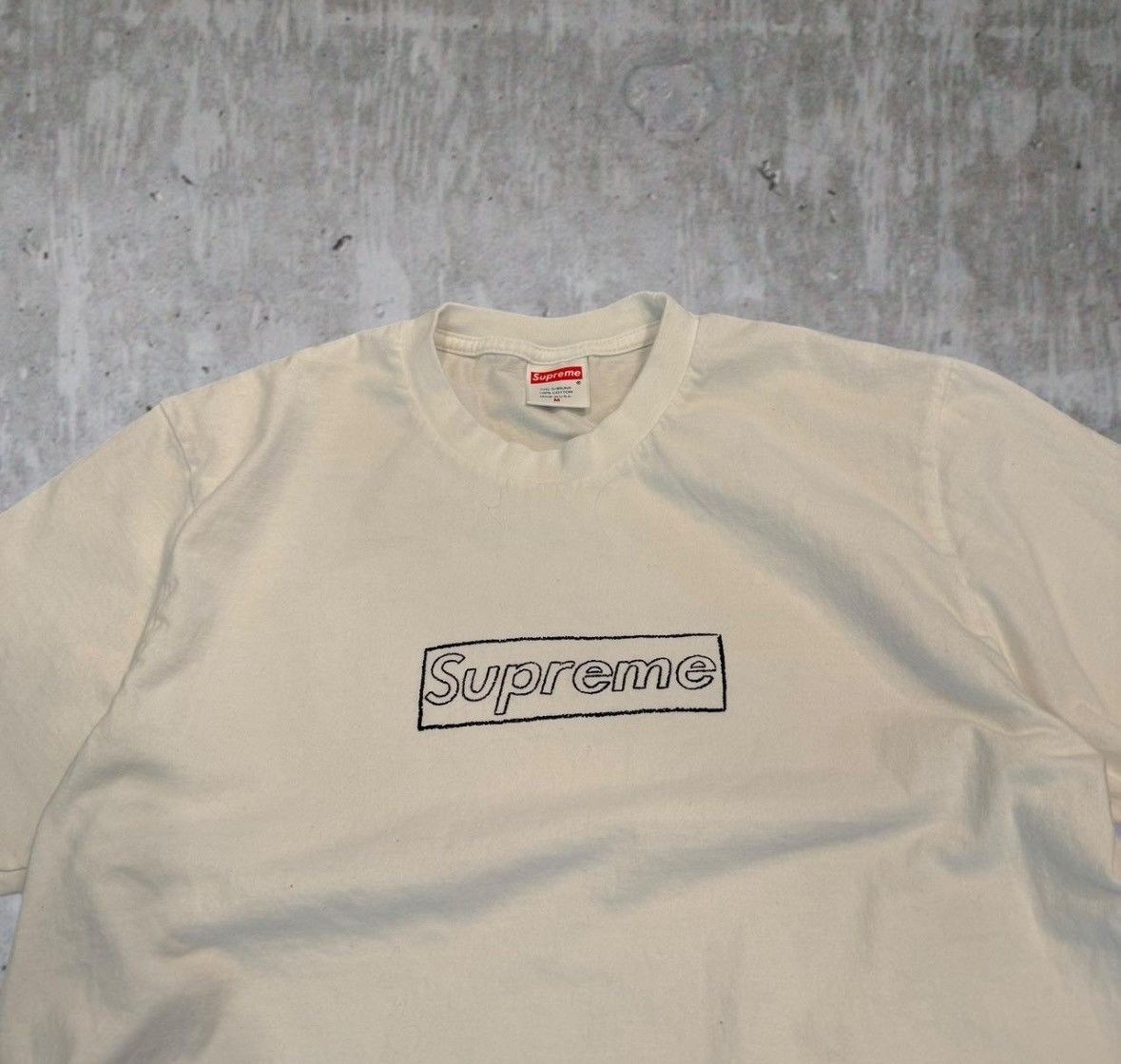 Supreme Supreme KAWS Bogo Chalk Logo M Size US M / EU 48-50 / 2 - 2 Thumbnail