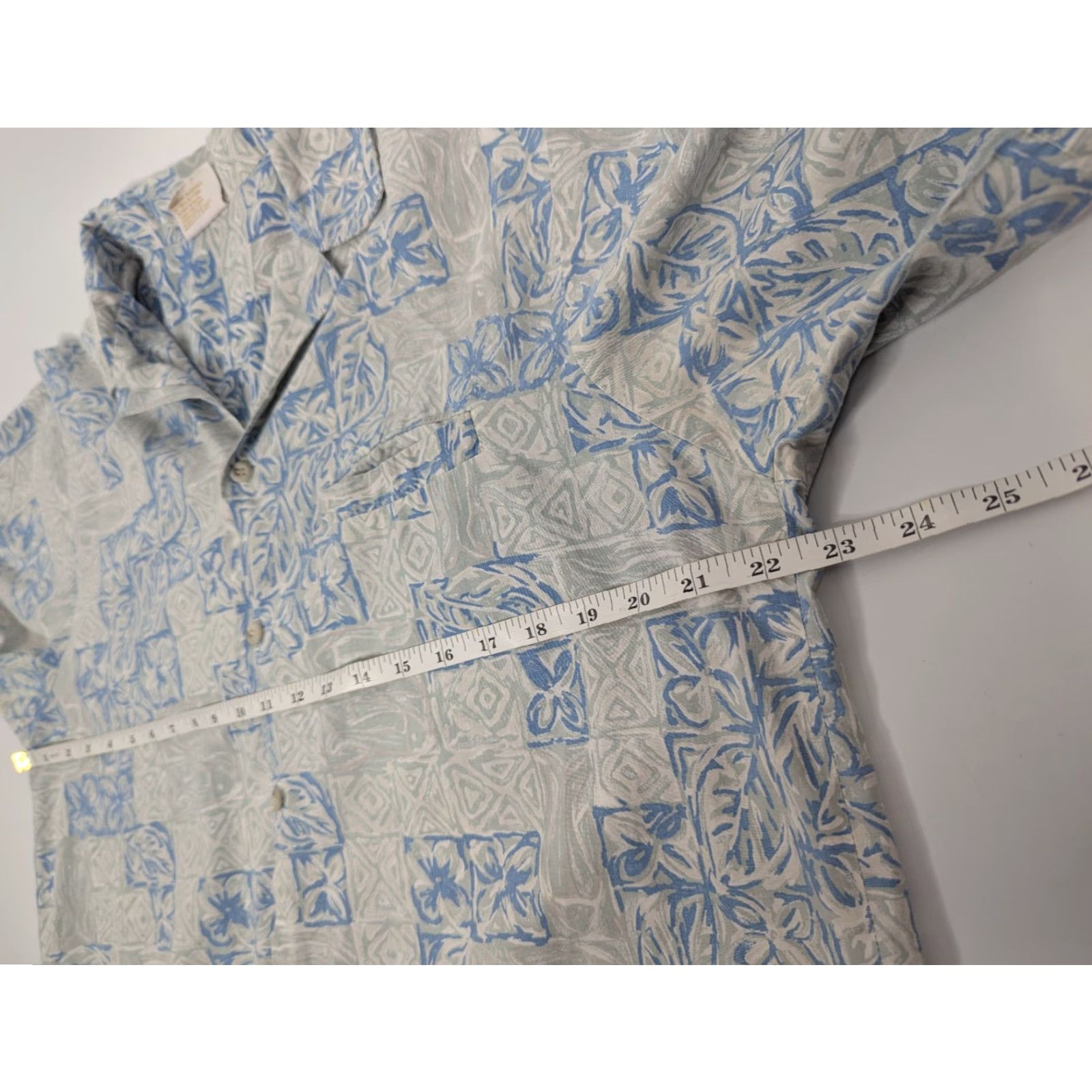Vivobarefoot VTG Go Barefoot Camp Collar Shirt Men's Large Light Grey Blue Hawaiian Aloha Size US L / EU 52-54 / 3 - 5 Thumbnail