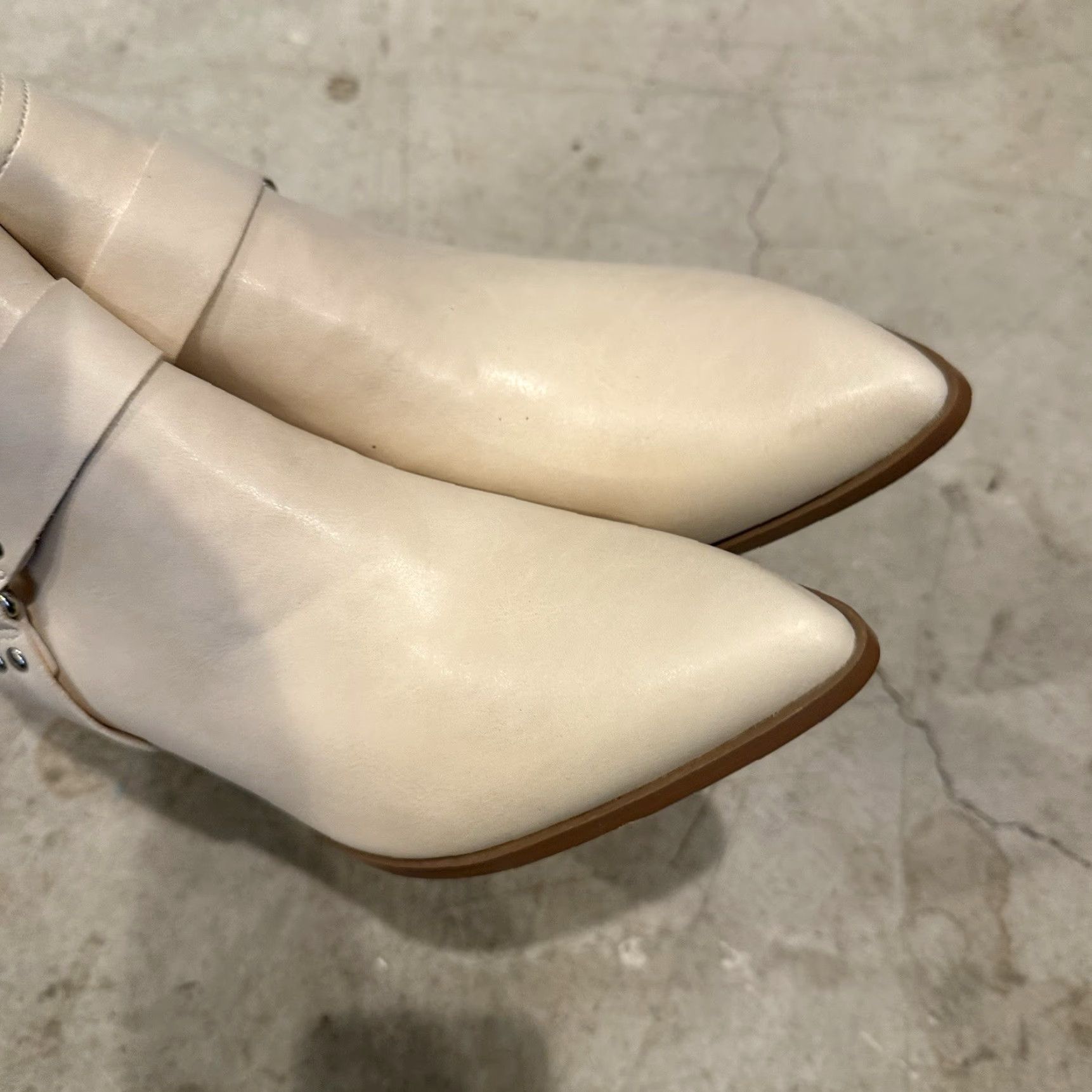Vintage Coutgo Women's Boot Ankle Beige V Cutout Pointed Toe Faux Leather Block Heel Western 8.5 US Shoe Size Mid (2-2.9 in) Pre-owned Good Size US 9 / IT 39 - 5 Thumbnail