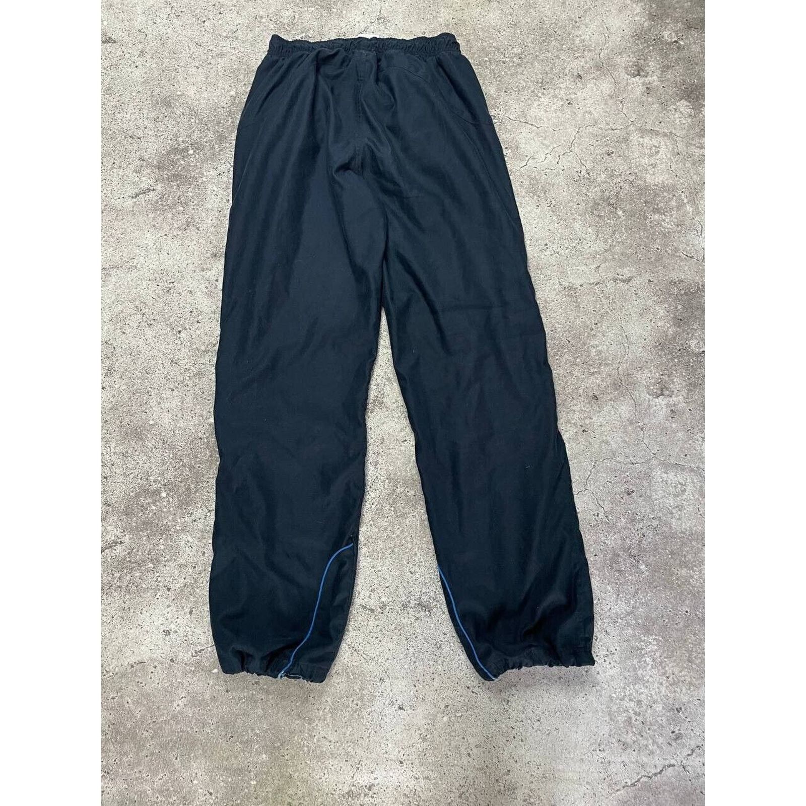 Adidas × Vintage Vintage Adidas Black Track Pants Medium Red Logo Mesh Lined Size US 30 / EU 46 - 4 Thumbnail