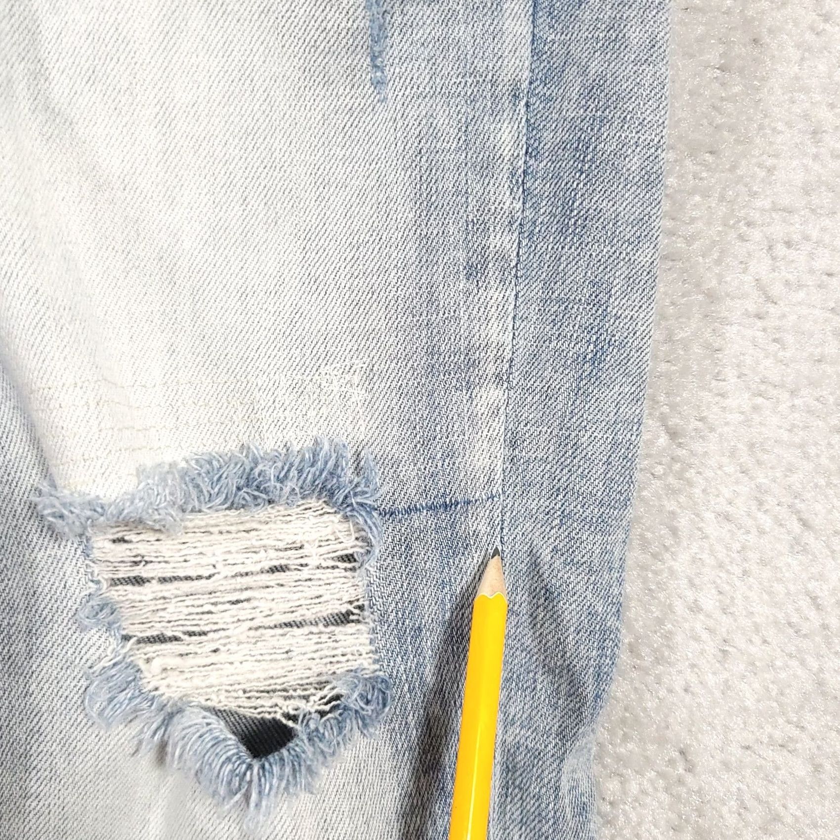 Silver Jeans Co. Silver Jeans Women's 28X22 Actual 31X23.5 Sam Capri Distressed Summer Grunge Jeans • 5-Pocket Denim Regular Size 28" / US 6 / IT 42 - 6 Thumbnail