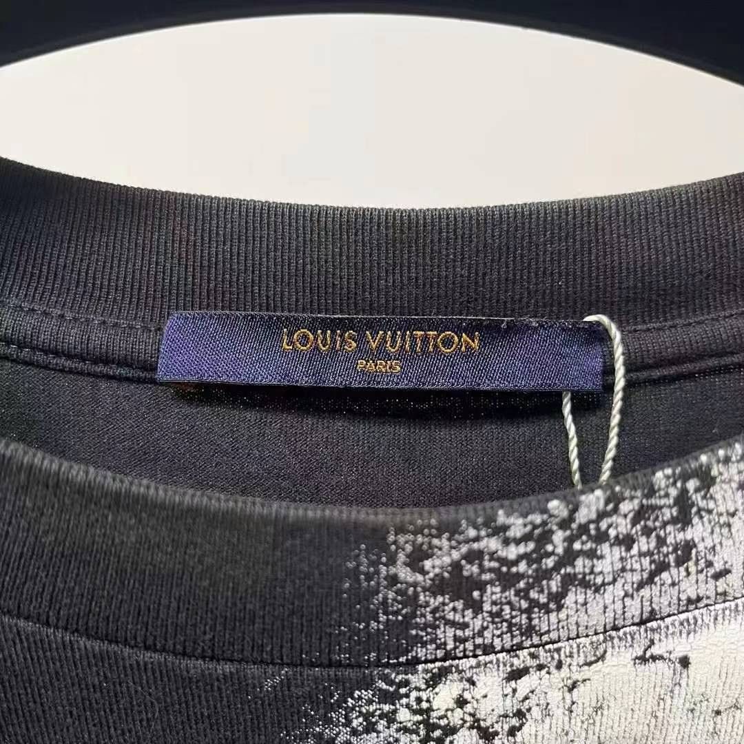 Louis Vuitton LOUIS VUITTON SPRAY CHAIN TEE Size US M / EU 48-50 / 2 - 3 Thumbnail