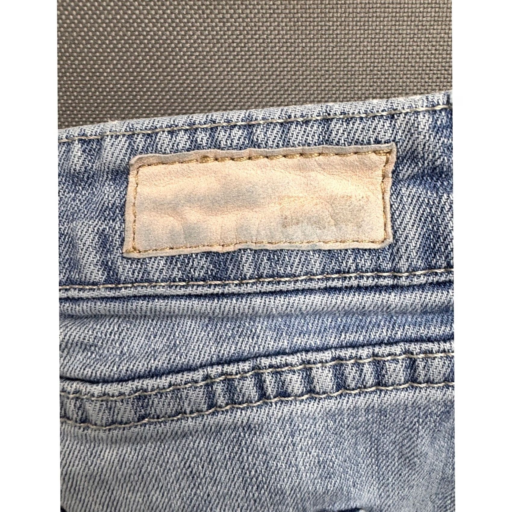 Levi's Levi's Demi Curve Straight Leg Jeans Women Light Wash 31x32 Denim 5-Pocket Zip Fly Classic Rise/Medium Waist Womens Size 24" / US 00 / IT 34 - 7 Thumbnail