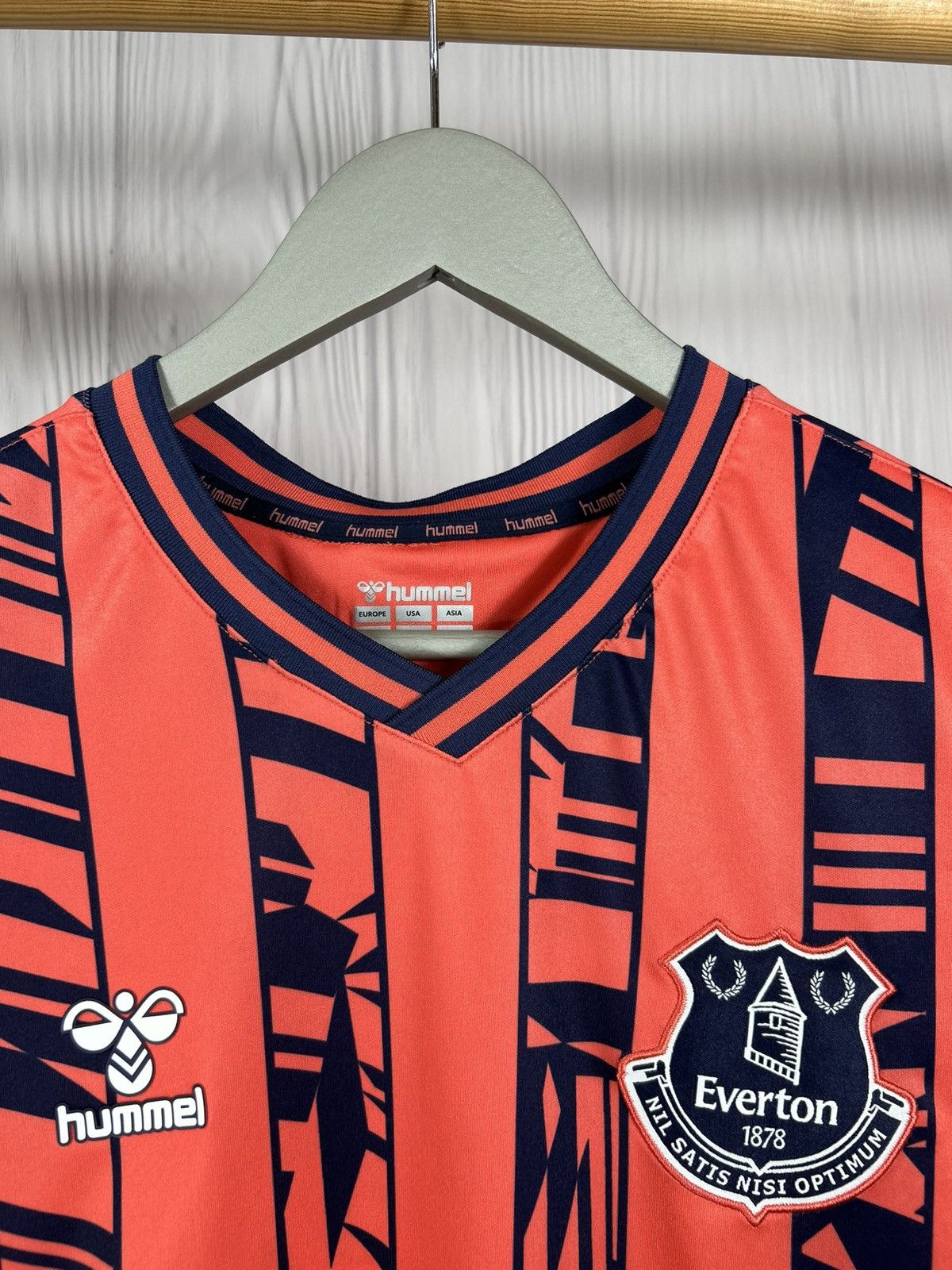 Hummel Everton FC 2023-24 Away Soccer Jersey Size M Hummel Size US M / EU 48-50 / 2 - 6 Thumbnail