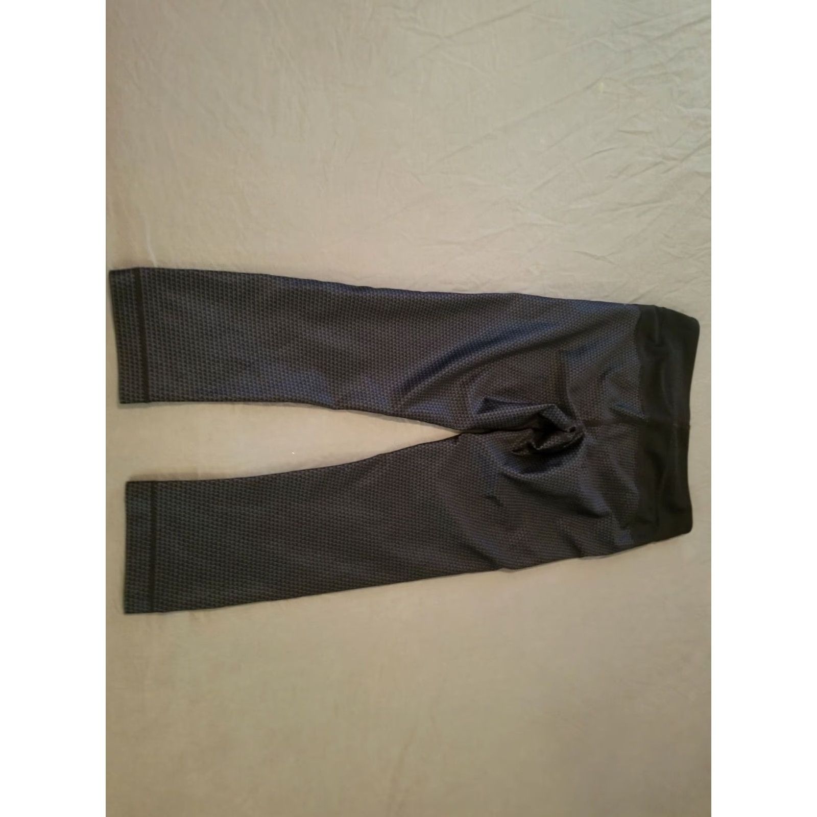 Under Armour Under Armour Womens Pants Capri XS Black Athletic Gym Workout Activewear Ladies Shorts? Size 26" / US 2 / IT 38 - 2 Thumbnail