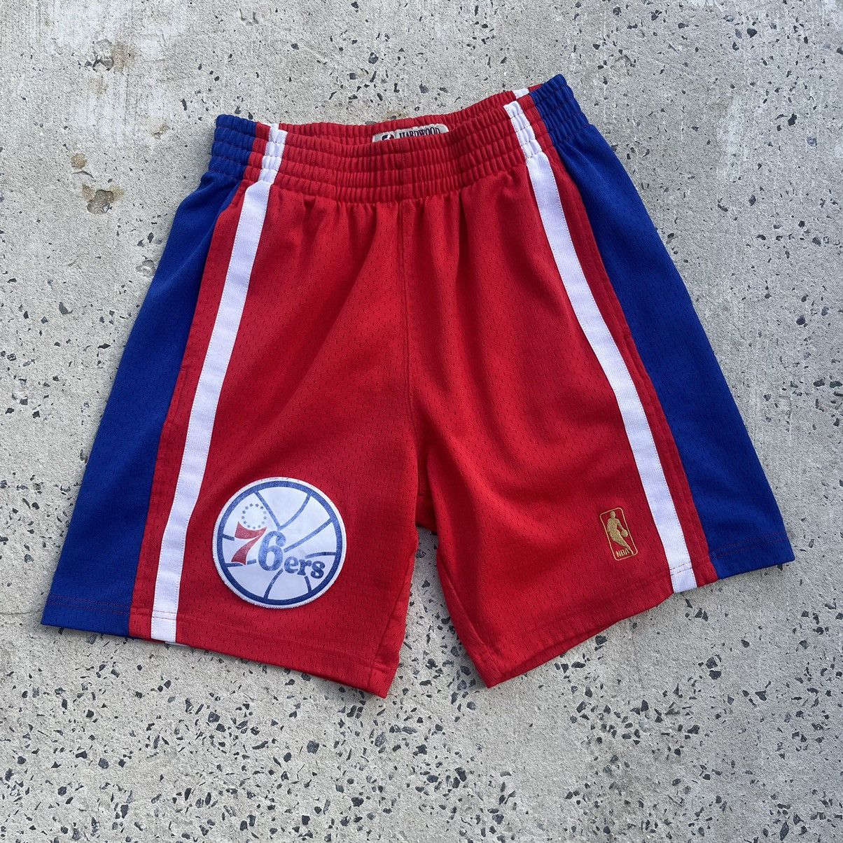 Mitchell & Ness 1997-98 PHILADELPHIA 76ERS MITCHELL AND NESS SWINGMAN Short Size US 30 / EU 46 - 1 Thumbnail