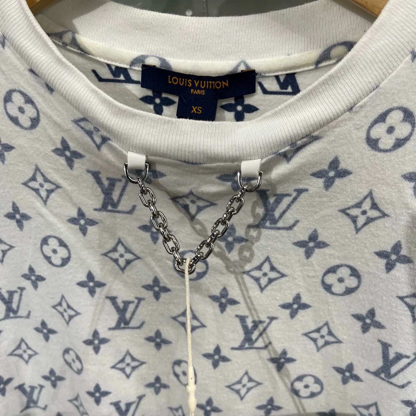 Louis Vuitton LV White Blue Monogram Neck Chain Short Tee XS Size XS / US 0-2 / IT 36-38 - 4 Thumbnail