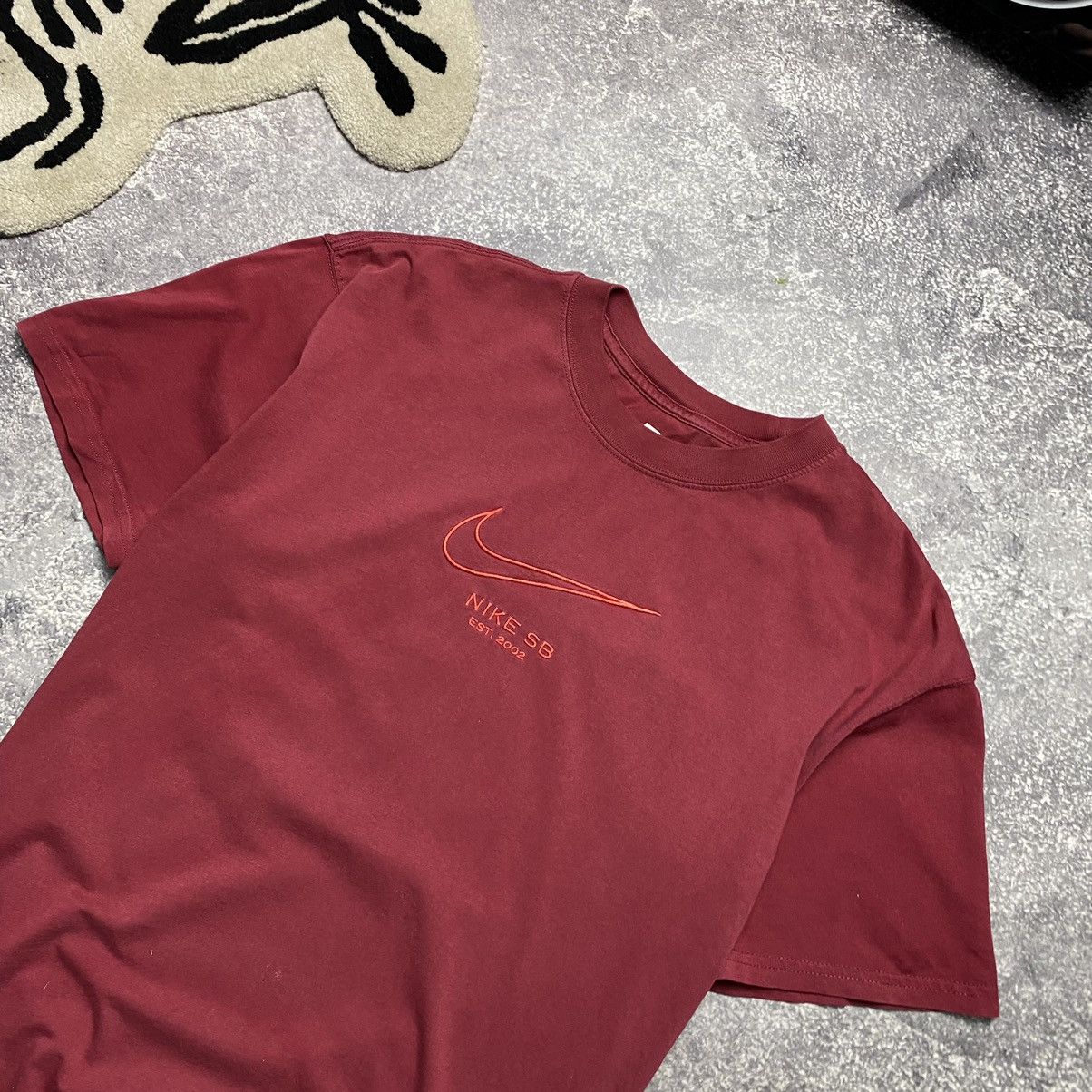 Vintage Men’s Nike SB Big swoosh y2k hype tee Size US M / EU 48-50 / 2 - 2 Thumbnail