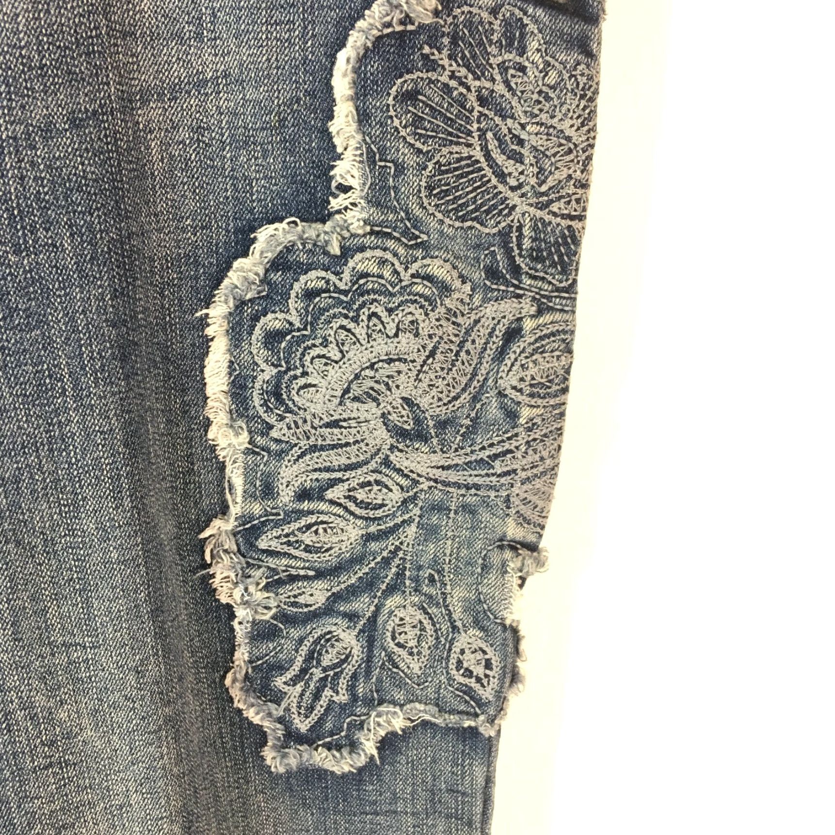 Jessica Simpson Jessica Simpson Jeans Women's Distressed Embroidered Blue Denim Slim Stretch 5-Pocket Size 30 32x30 Size 30" / US 8 / IT 44 - 7 Thumbnail