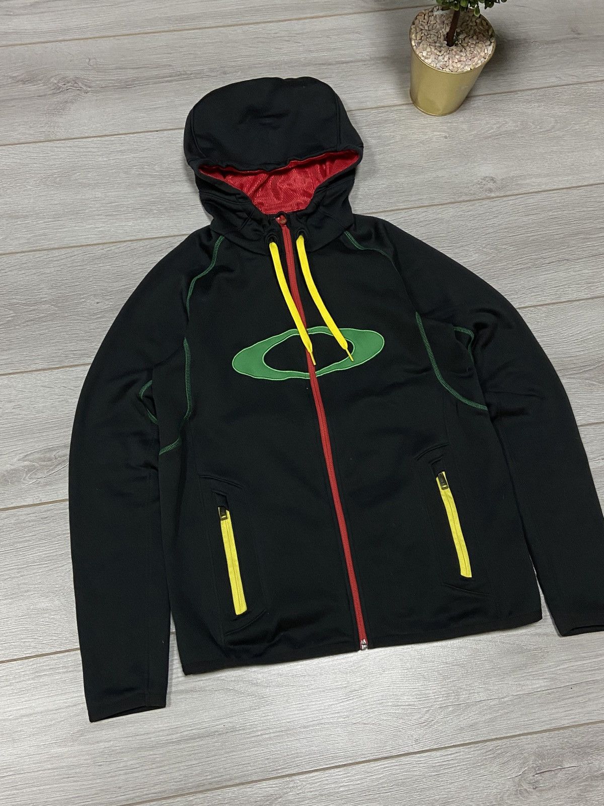 Vintage Oakley vintage black big circle centr logo zip black hoodie Size US S / EU 44-46 / 1 - 3 Thumbnail