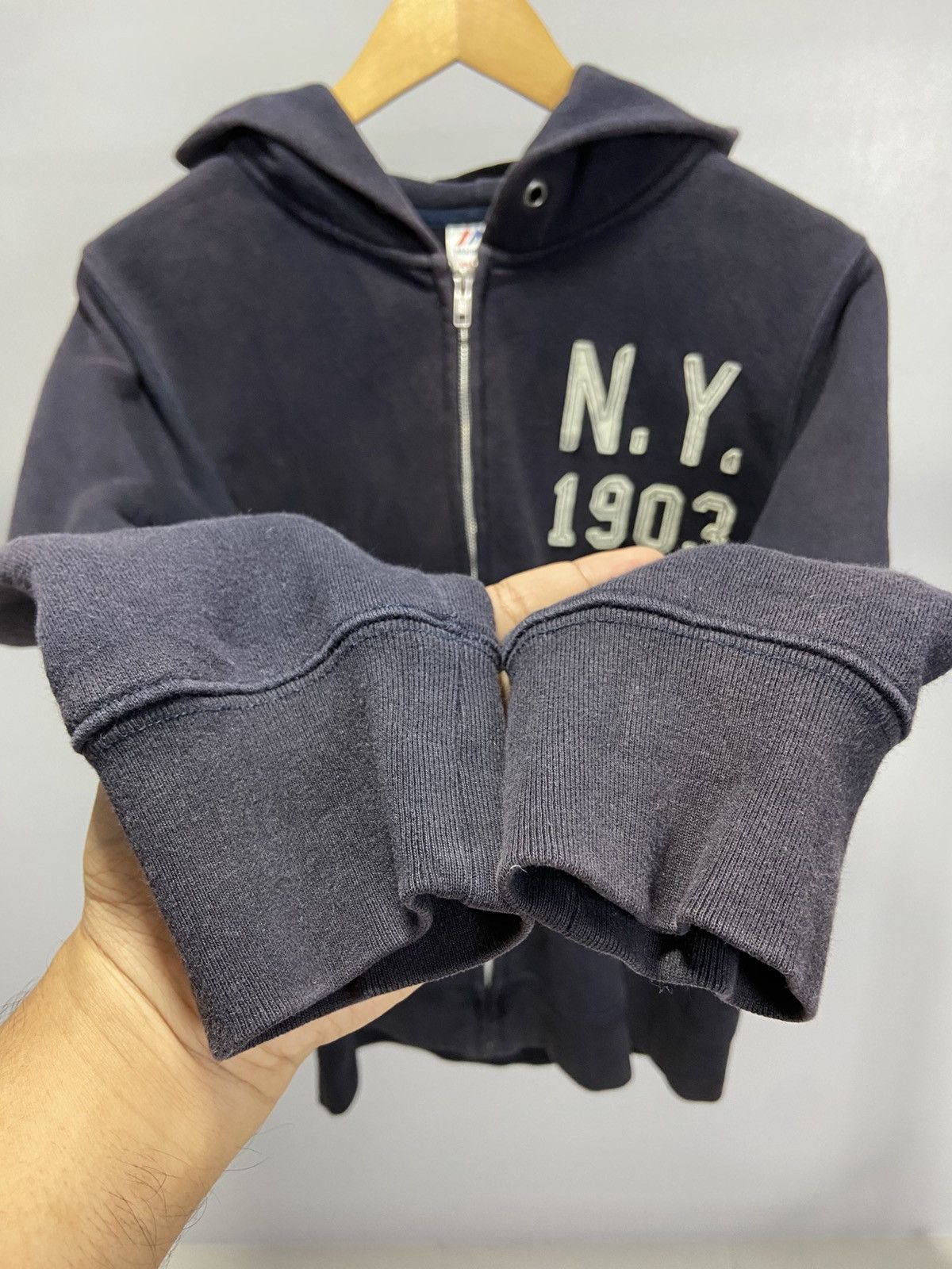 Thrashed faded Vintage Majestic N.Y hoodie