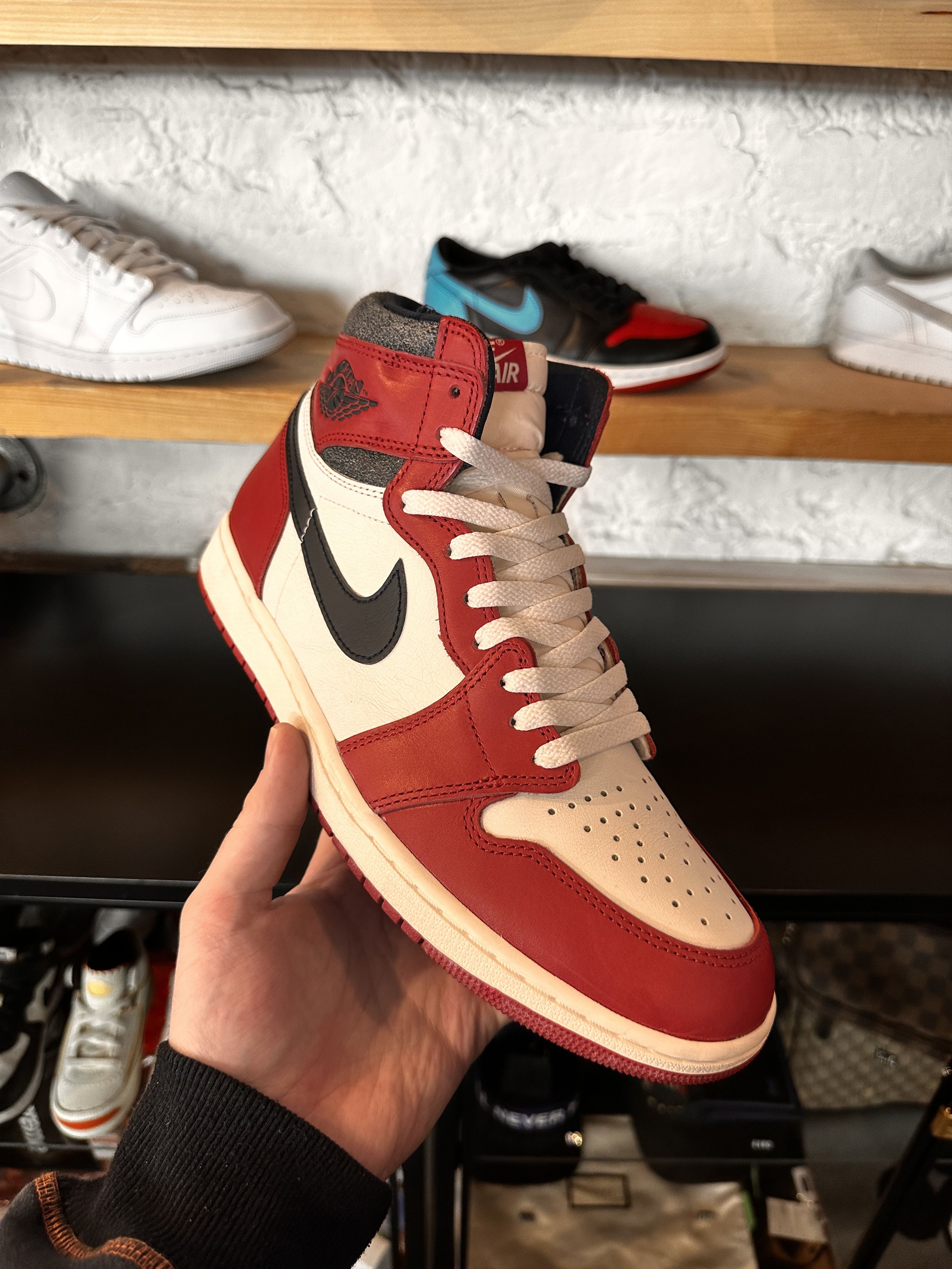 Nike Air Jordan 1 High Lost and Found Size US 10.5 / EU 43-44 - 4 Thumbnail