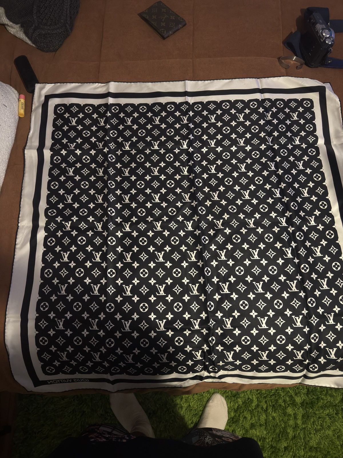 Louis Vuitton Louis Vuitton Bandana Size ONE SIZE - 1 Thumbnail