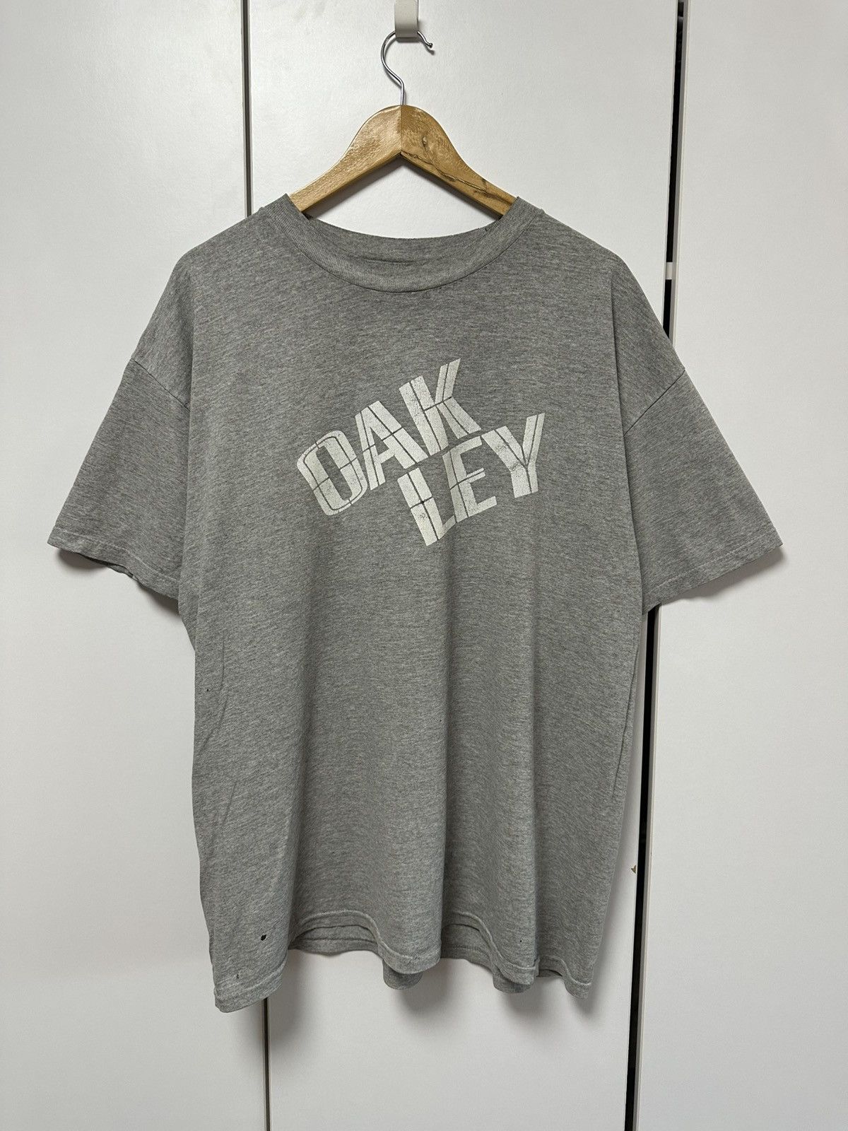 Oakley Vintage StreetWear Oakley t shirt Surf Size US XL / EU 56 / 4 - 1 Thumbnail