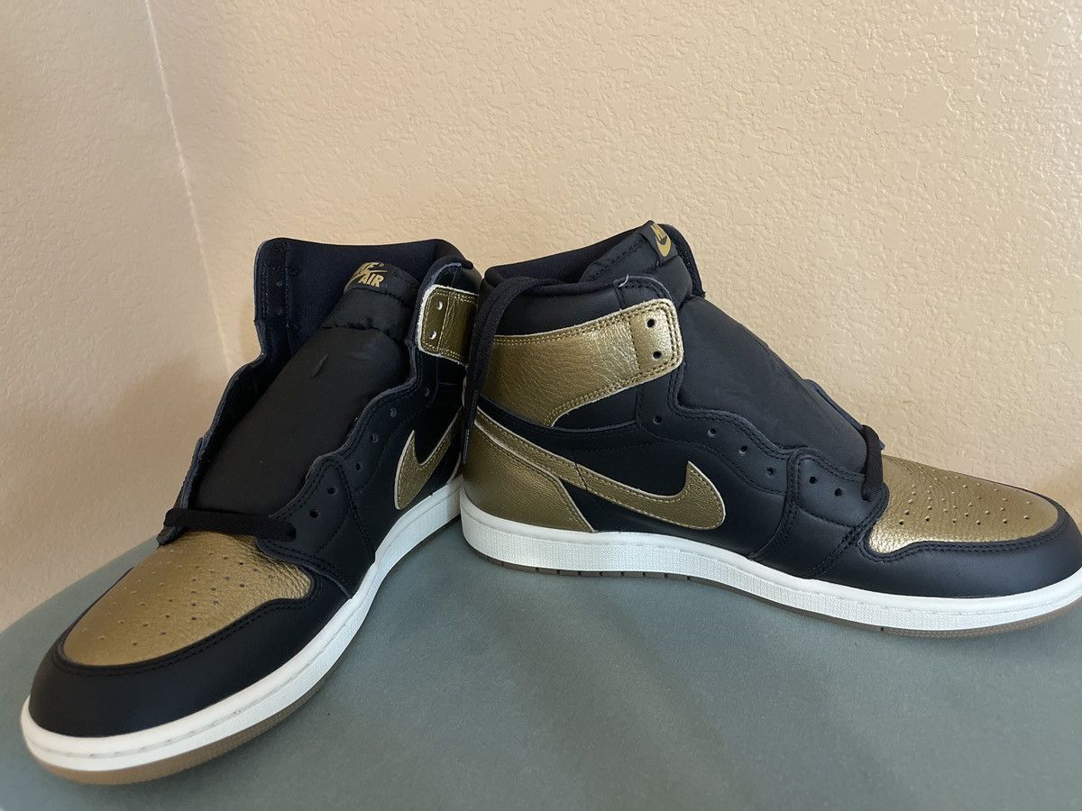 Nike Air Jordan 1 Retro High OG Size US 11 / EU 44 - 4 Thumbnail