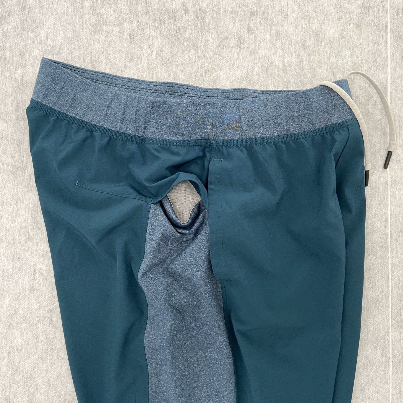 Lululemon VINTAGE Lululemon Mens Shorts Adult Large Activewear Aegean Blue Athletic Pockets Size US 33 - 3 Thumbnail